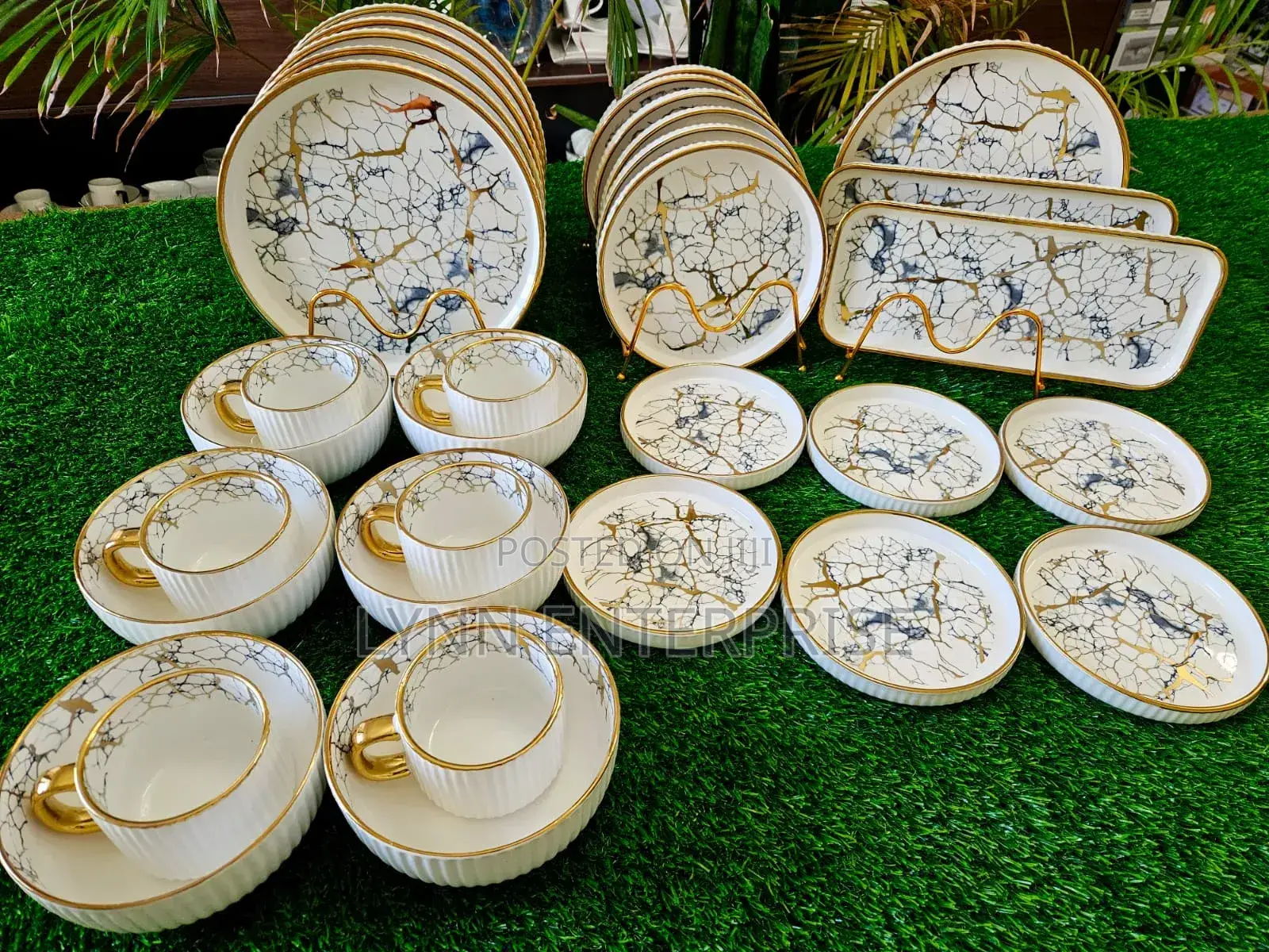 32 Pieces Stylish Design Dinner Set