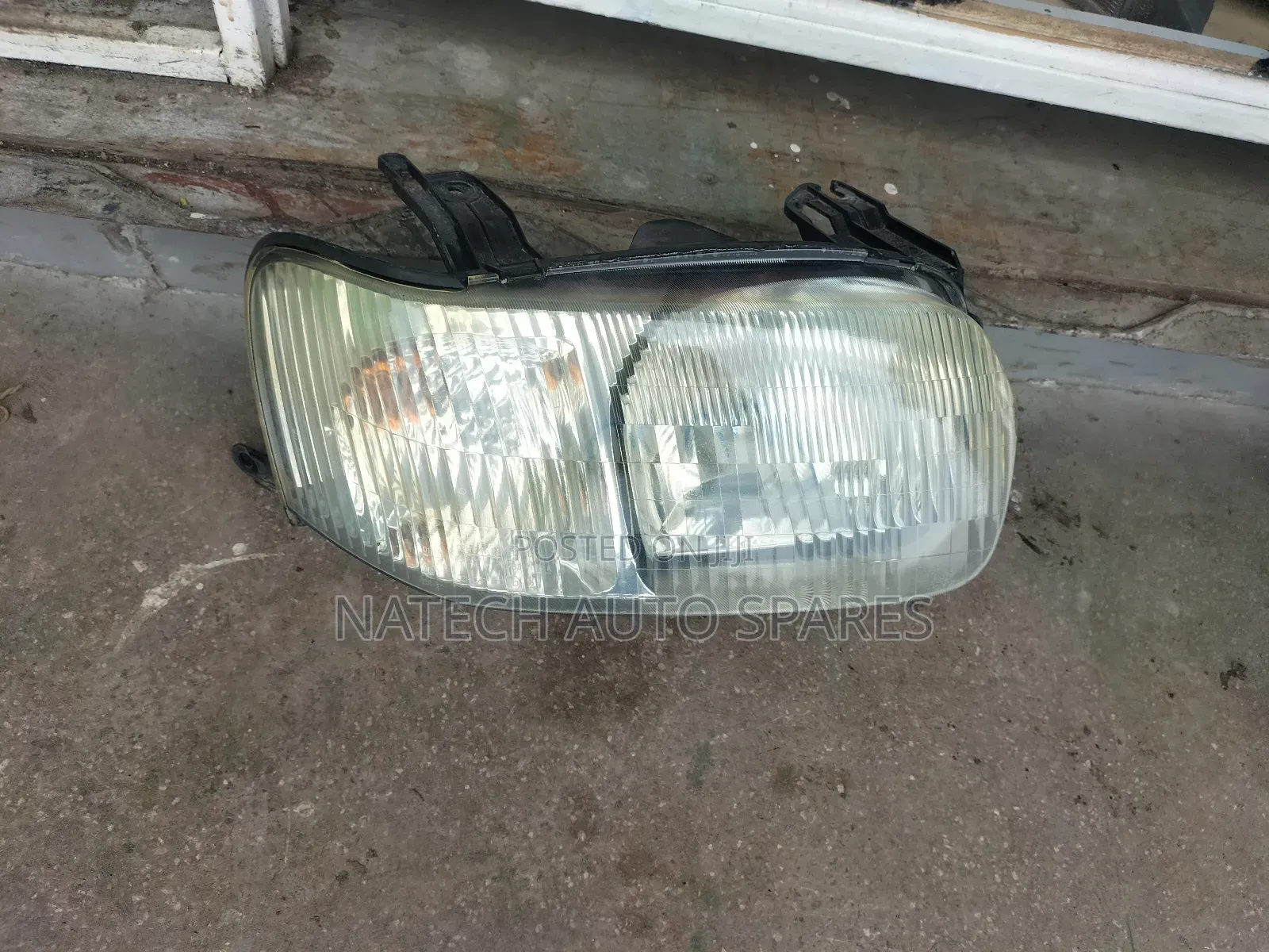 Ford Escape 2005 Headlight
