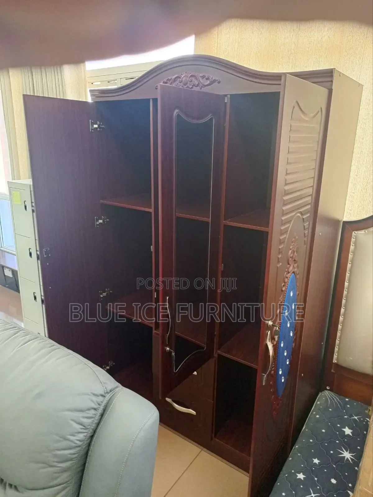 Modern 3door Wardrobe With Mirror