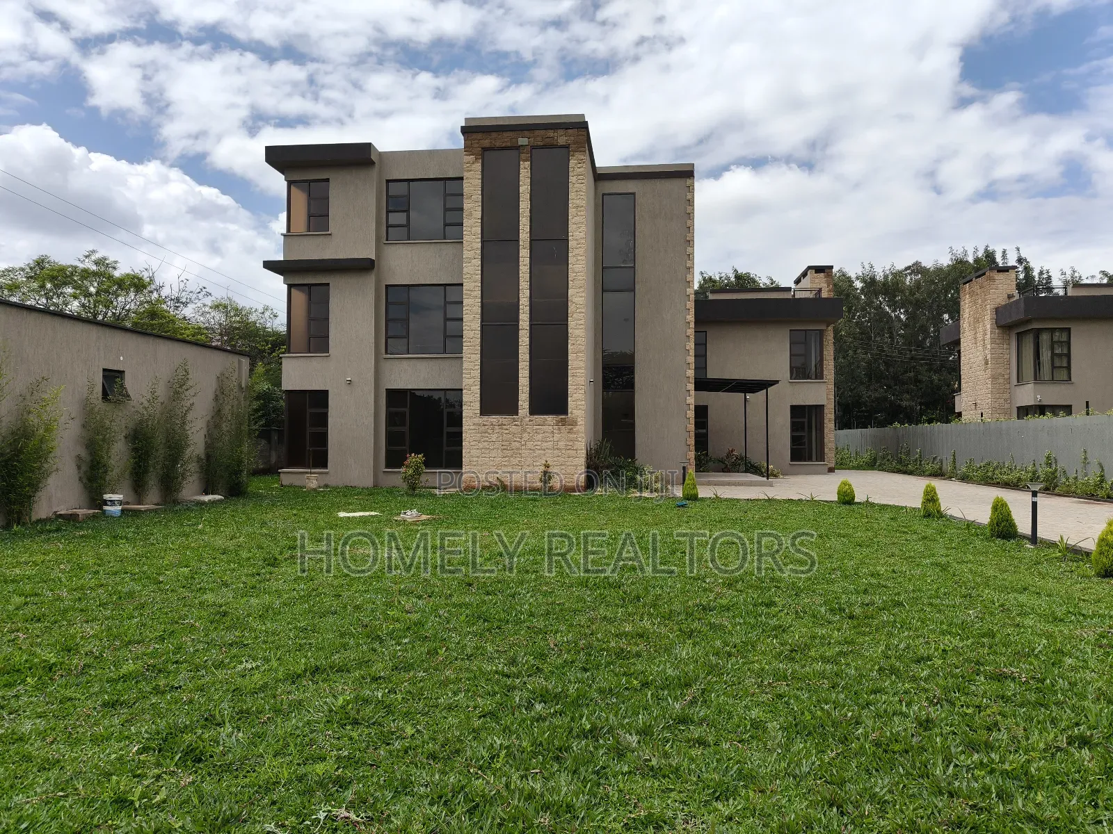 6bdrm Mansion in Karen, Nairobi for sale