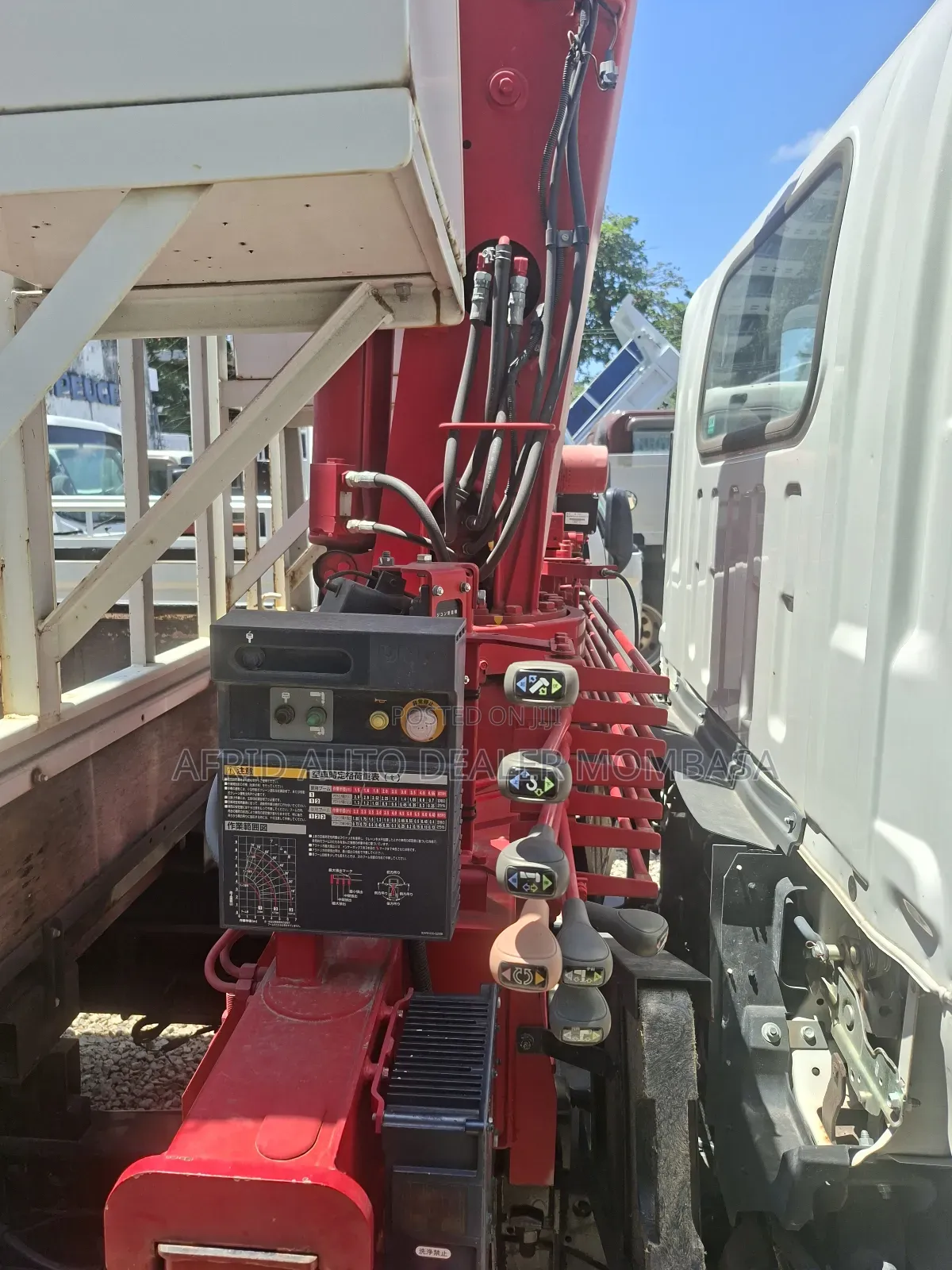 Isuzu Elf 3t Crane 2019