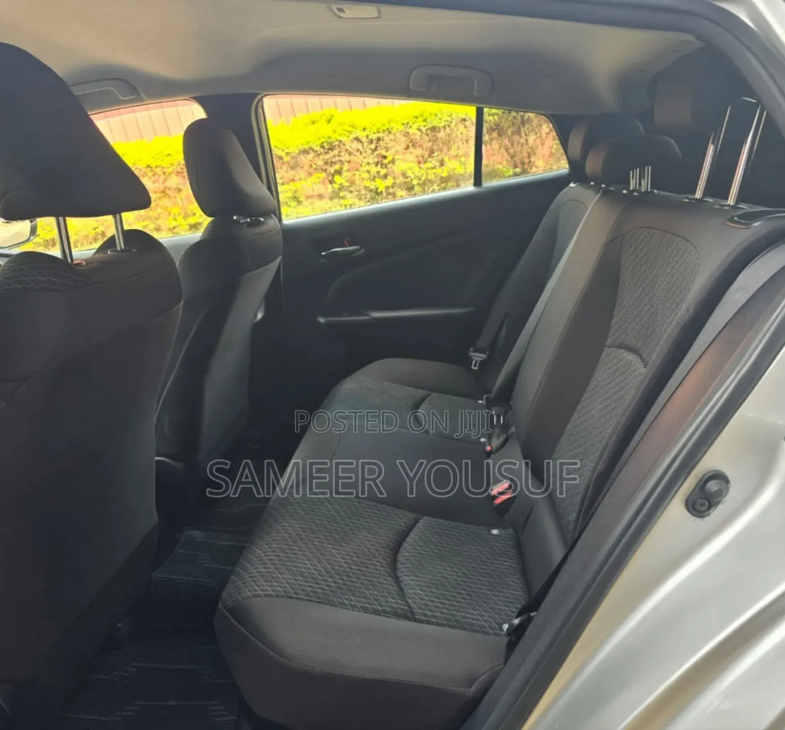 Toyota Prius 4dr Hatchback (1.8L 4cyl gas/electric hybrid CVT) 2016 Silver