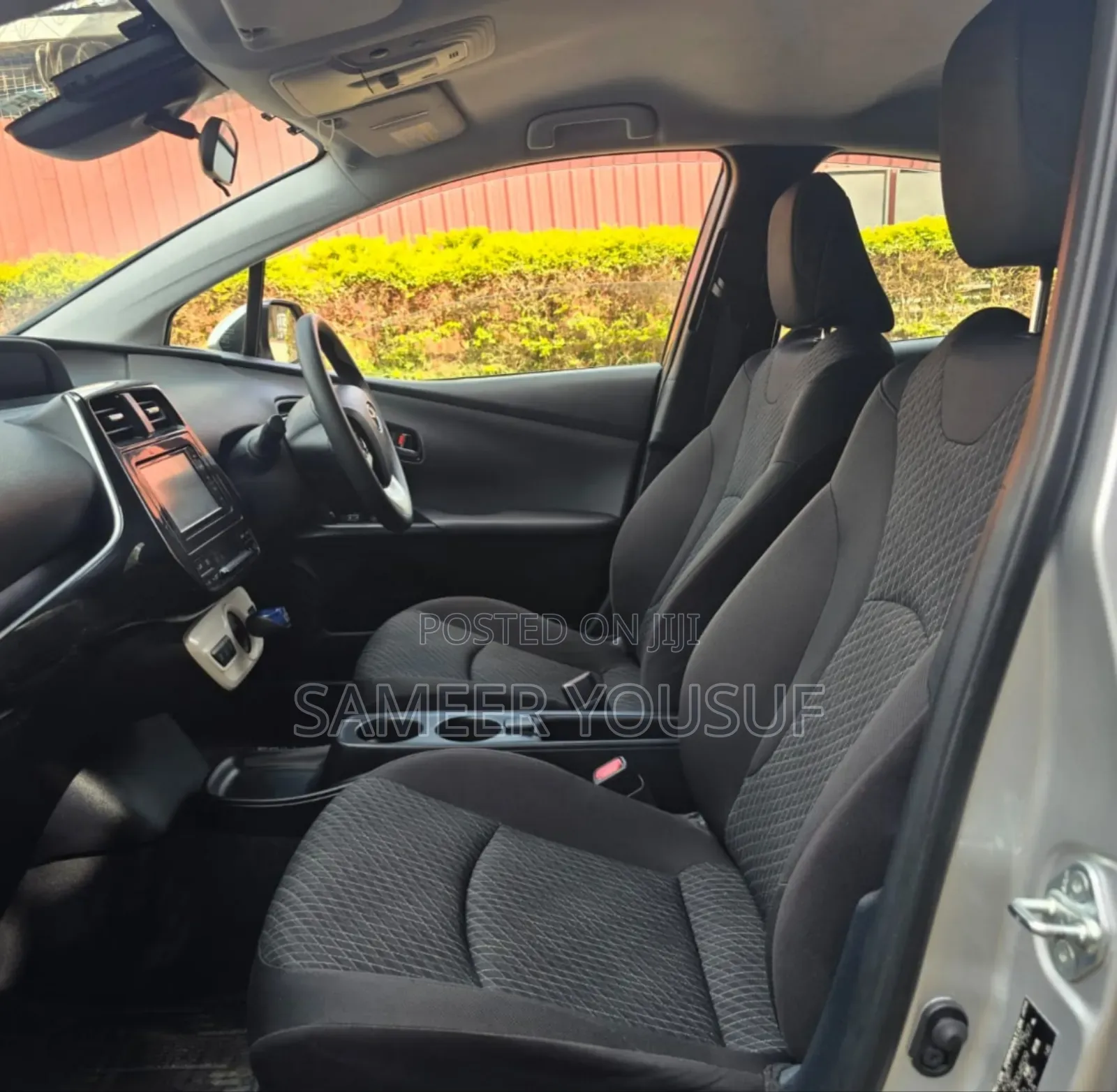 Toyota Prius 4dr Hatchback (1.8L 4cyl gas/electric hybrid CVT) 2016 Silver