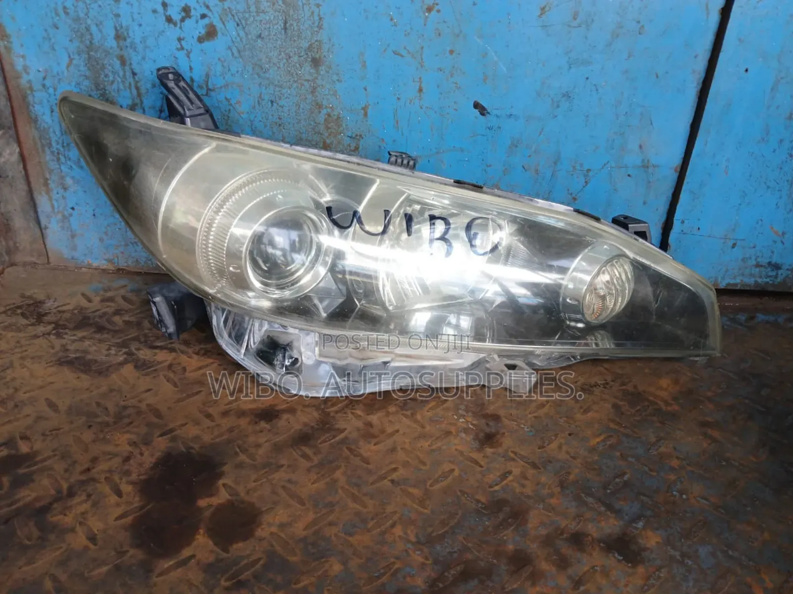 Toyota Wish 2010-2018 Xenon Headlight.