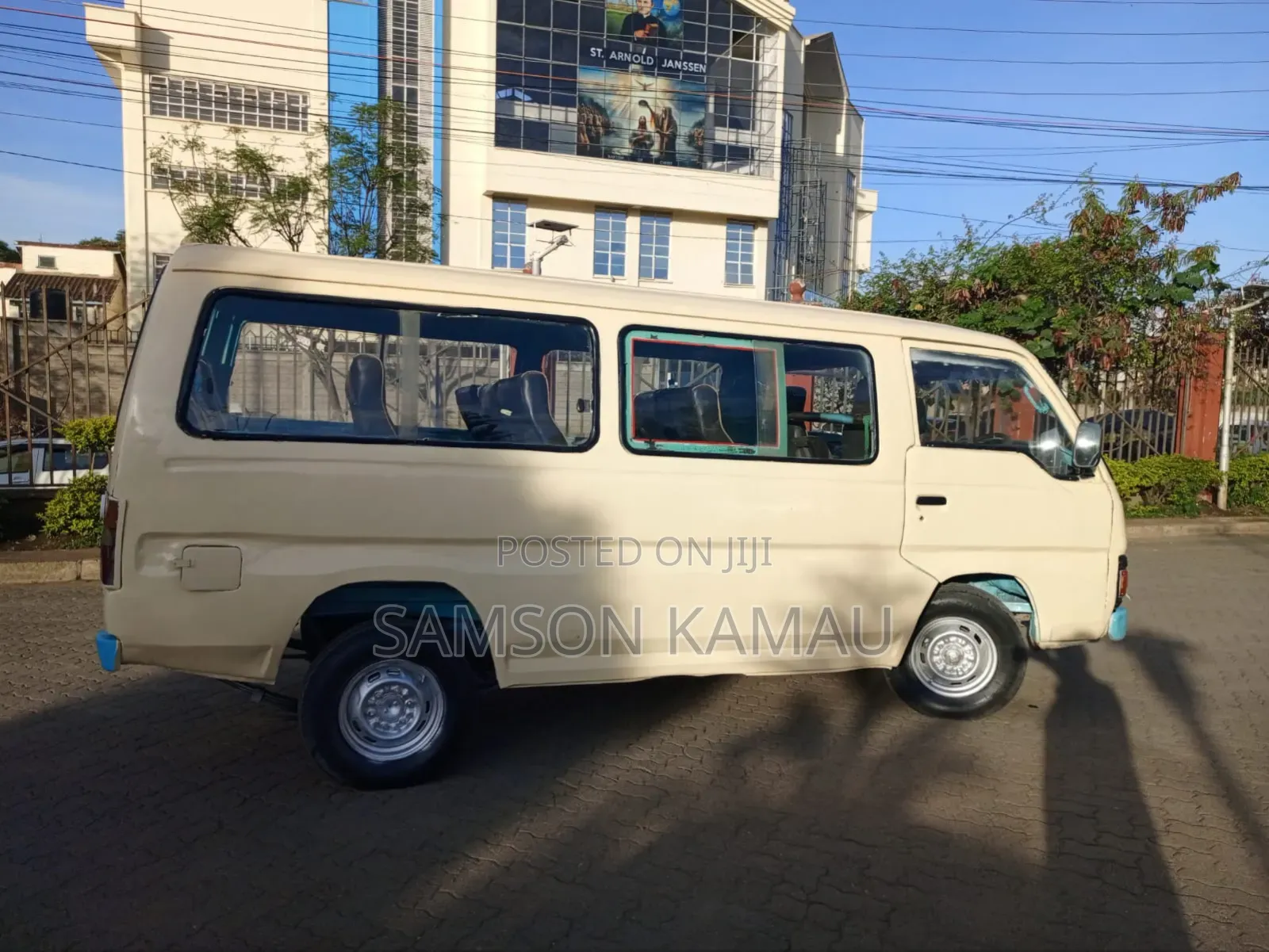 Nissan Caravan (Urvan) 1998 Beige