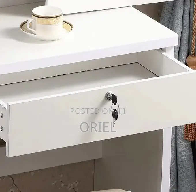 Dressing Table; Chic Bedroom Cosmetic Organizer Table
