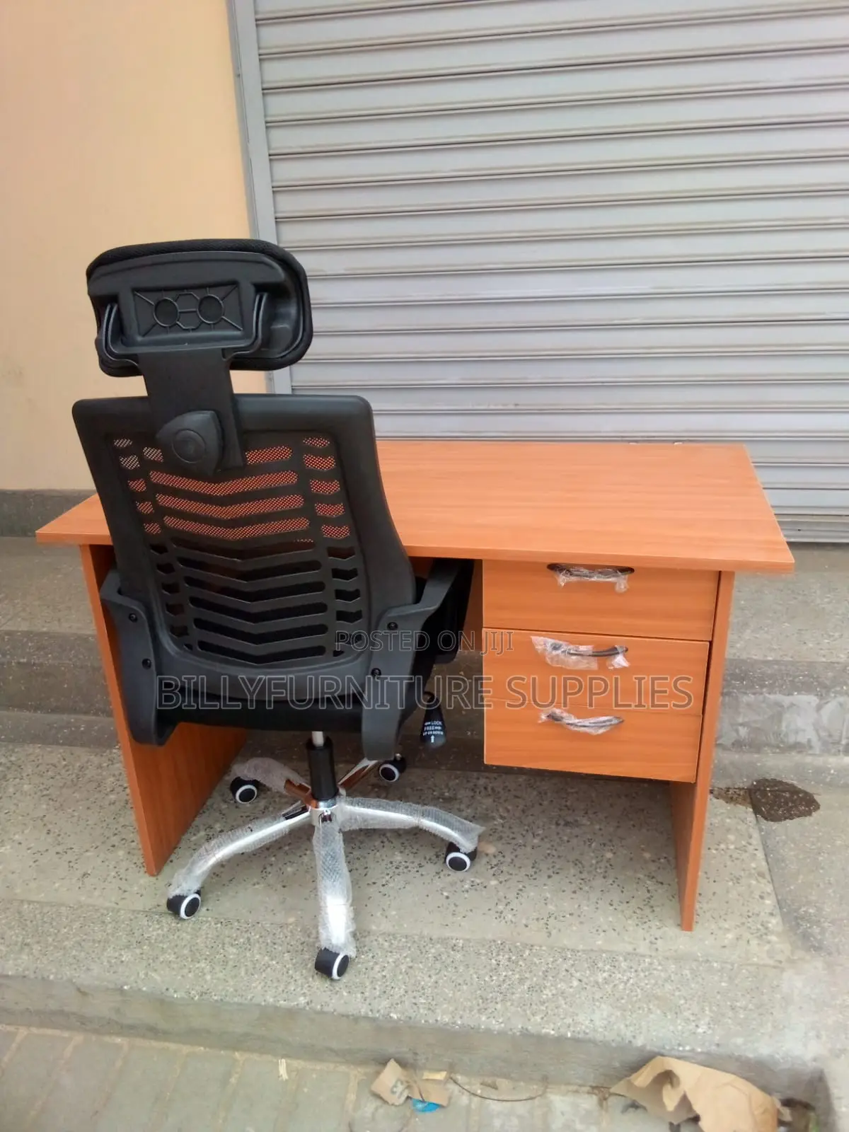 1.2m Cherry and Black Mesh Office Chair