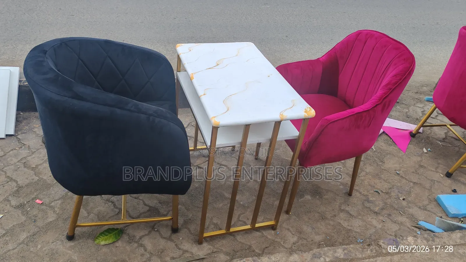 Unique Manicure Table And Seats Set