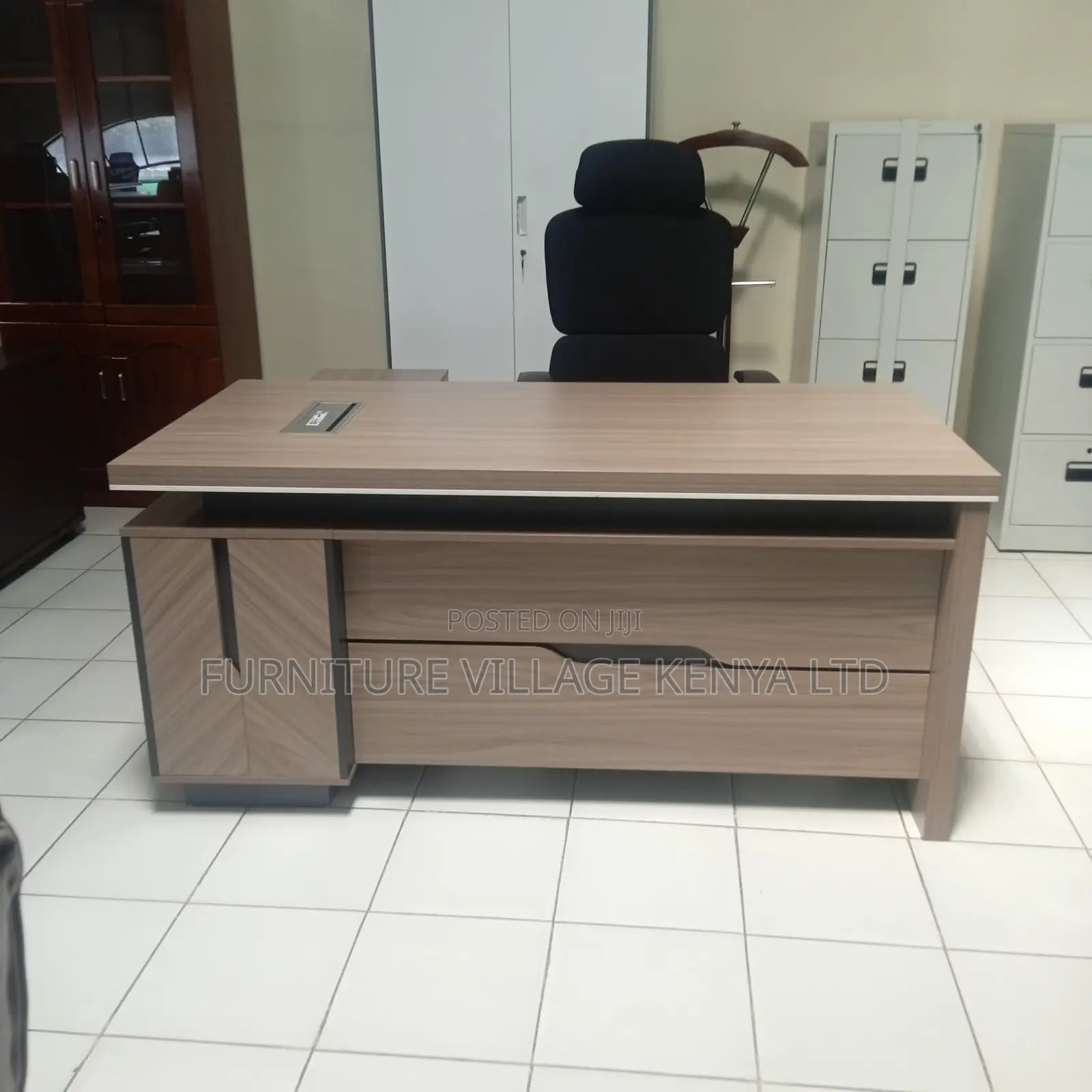 Office Desk; 1.6 Meters Executive L-shaped Desk