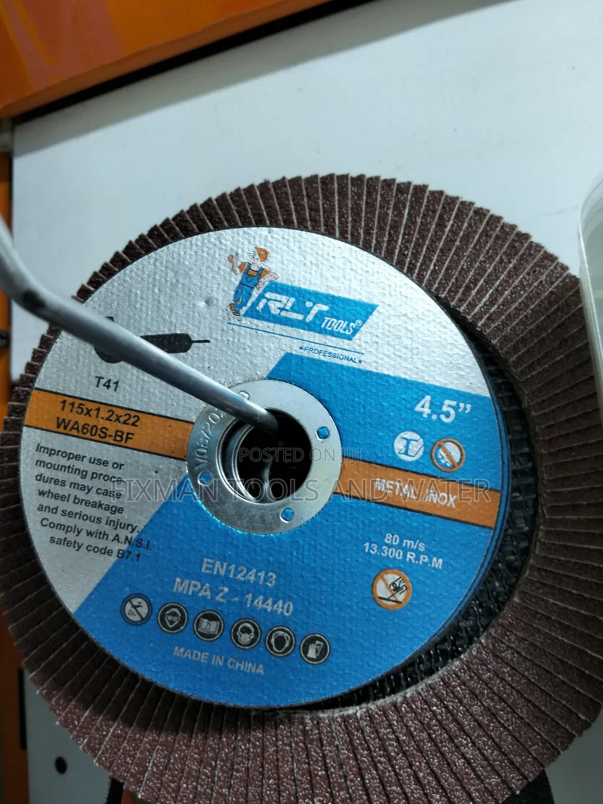 Makita Angle Grinder New 840 Watts 240 v and Free Cutting Disc