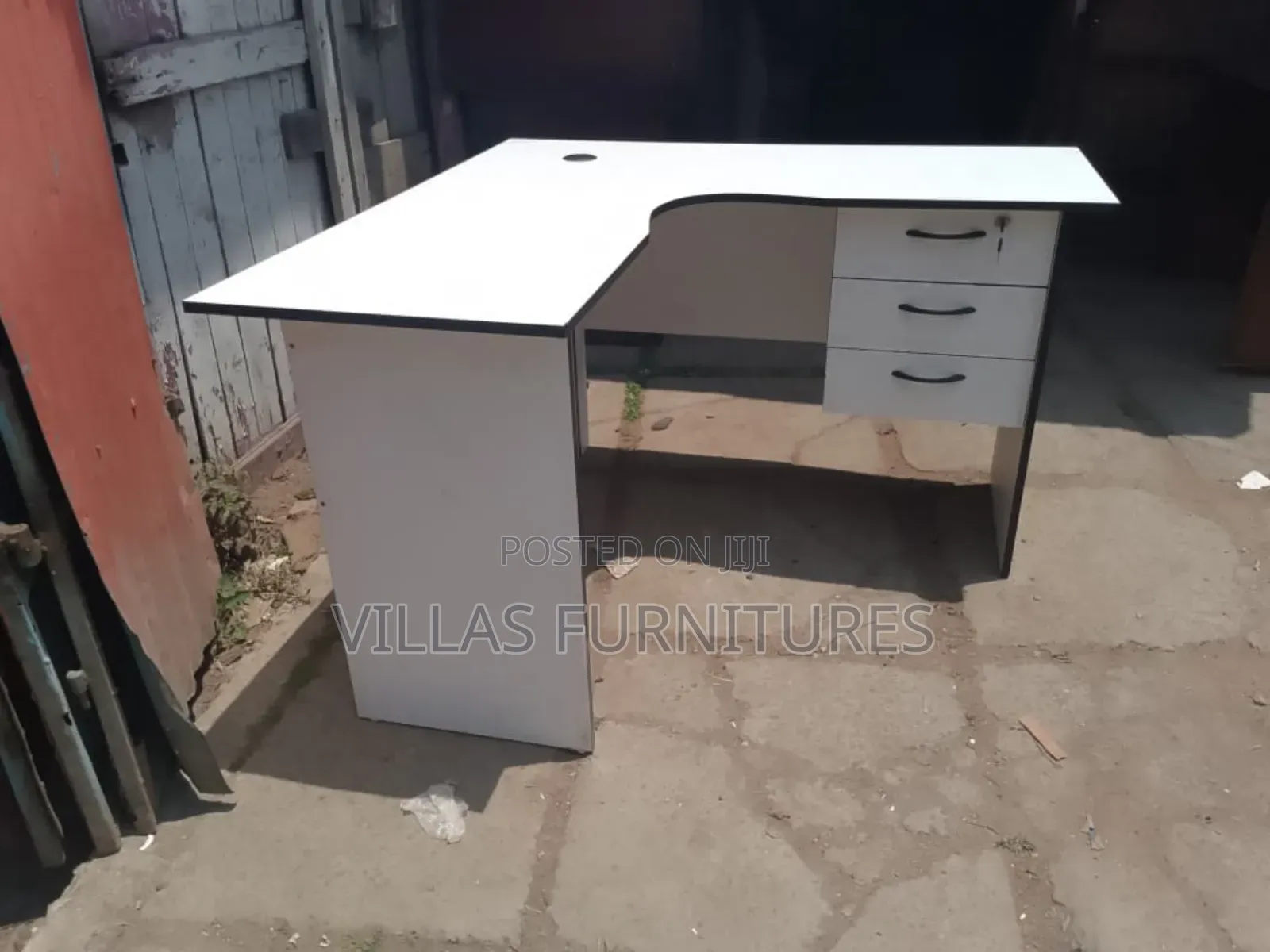 4 by 4 Feet Curved L Shaped Desk
