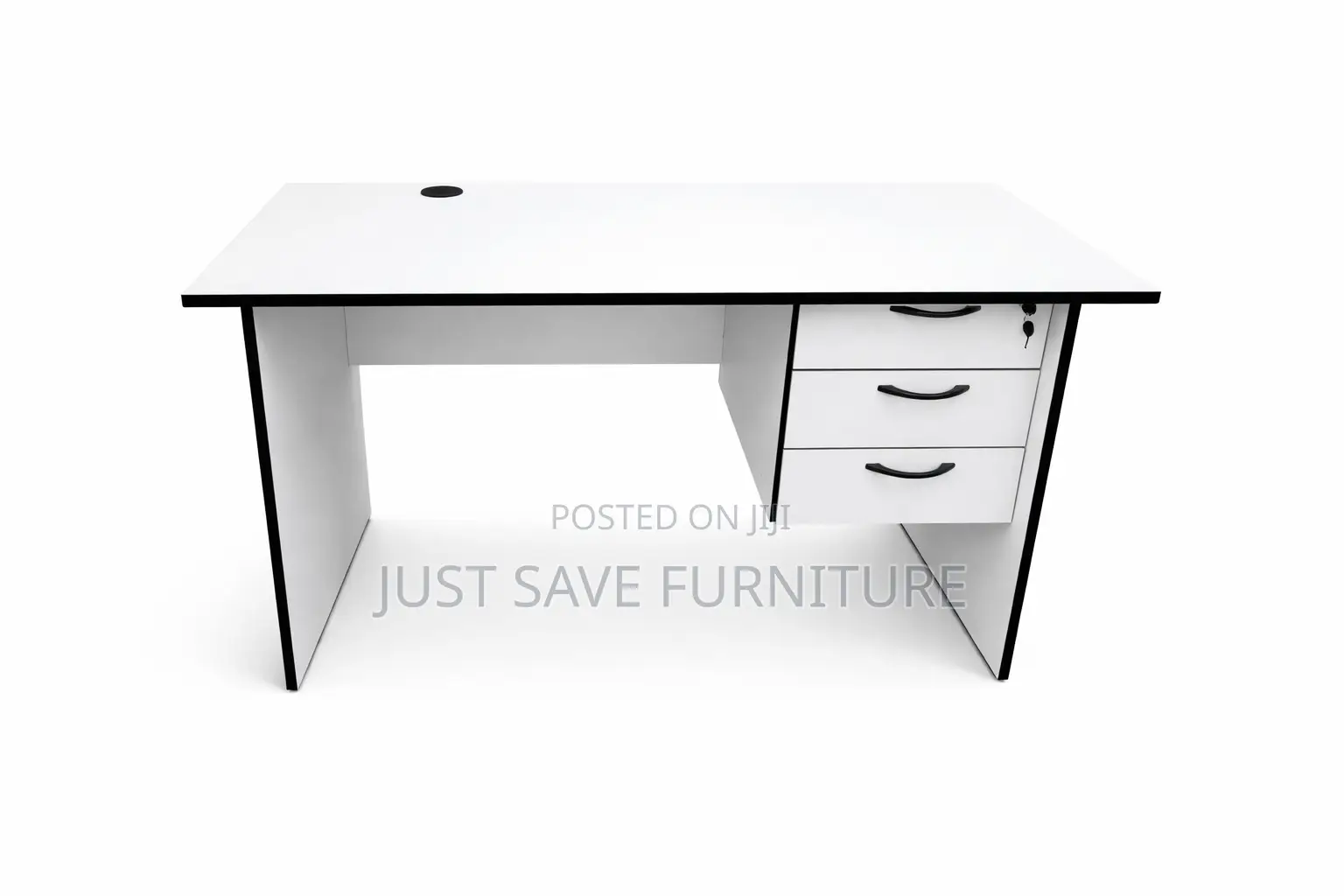 Modern Office Desk With Lockable Drawers – Executive Workstation