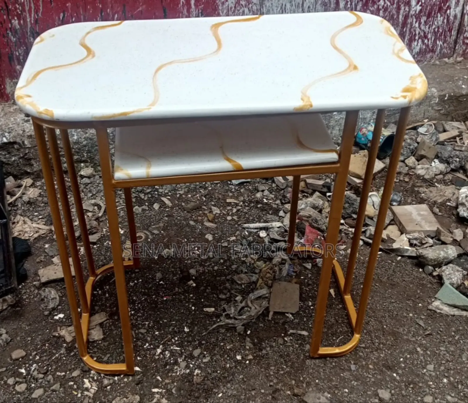 Manicure Table With Easy Finishing