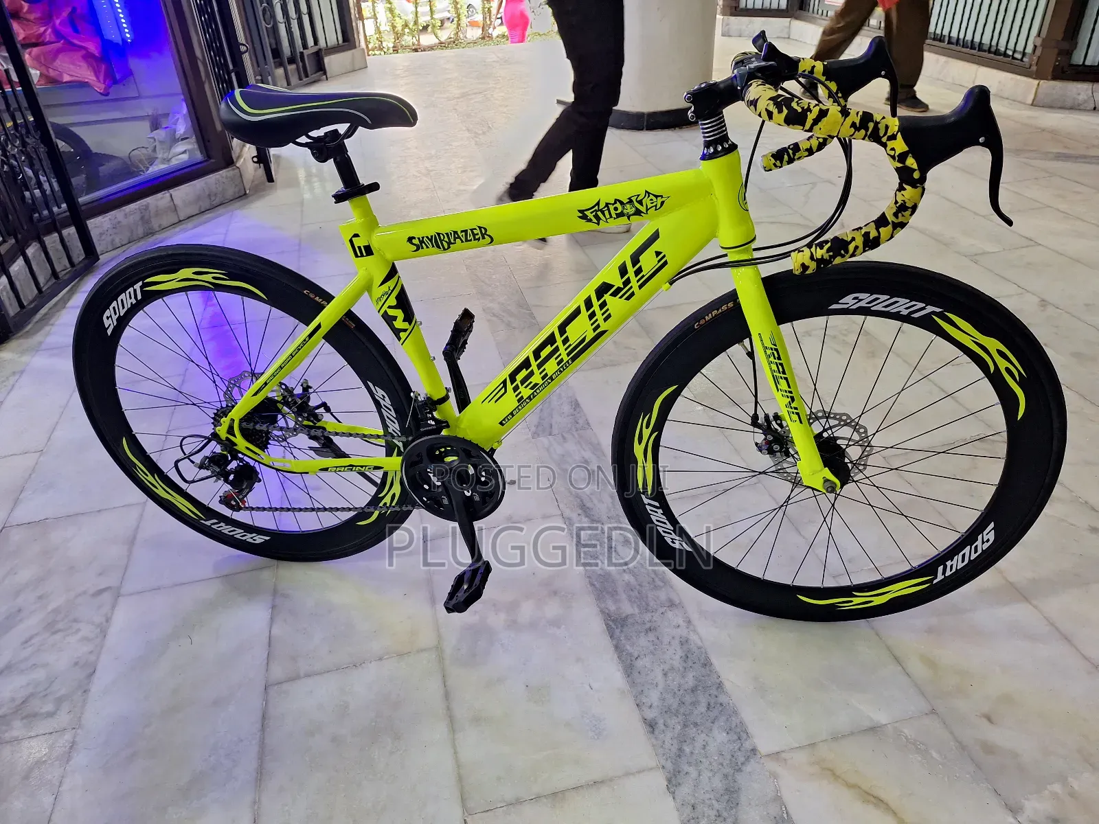 Skyblazer Road Bicycle. * Size 26.