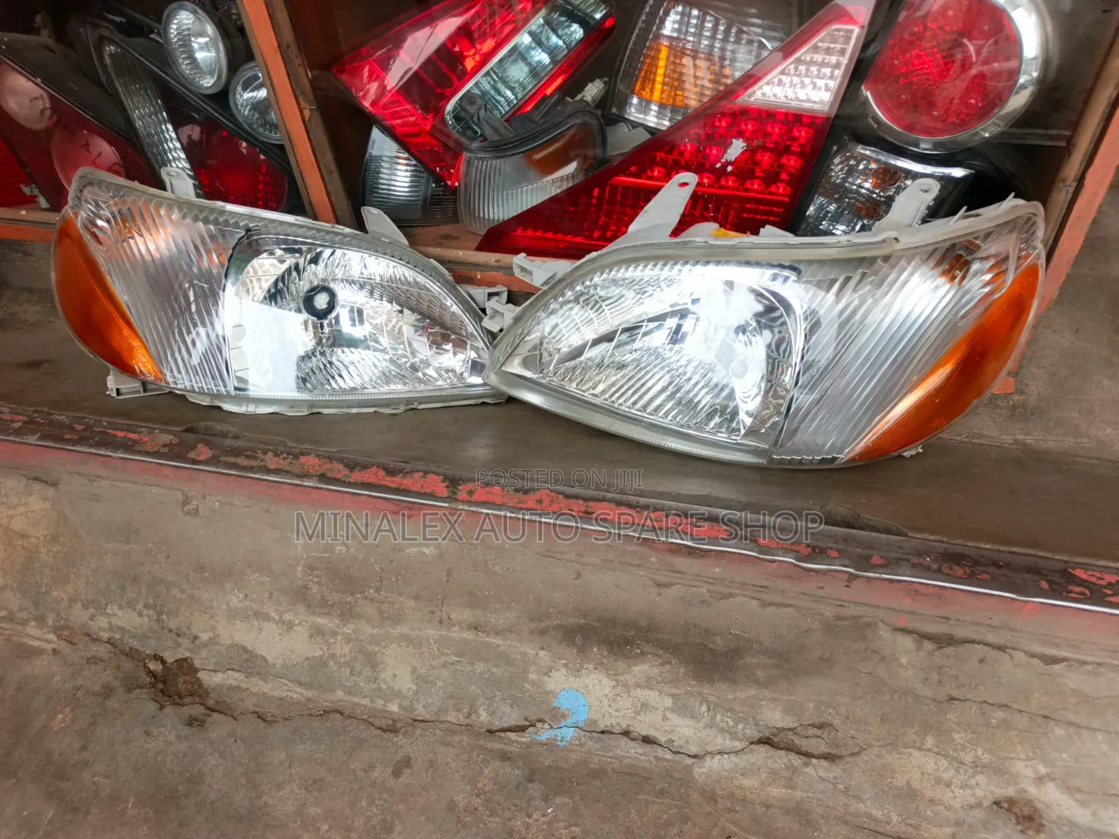 Toyota Platz Headlight Complete With Bulb And Socket