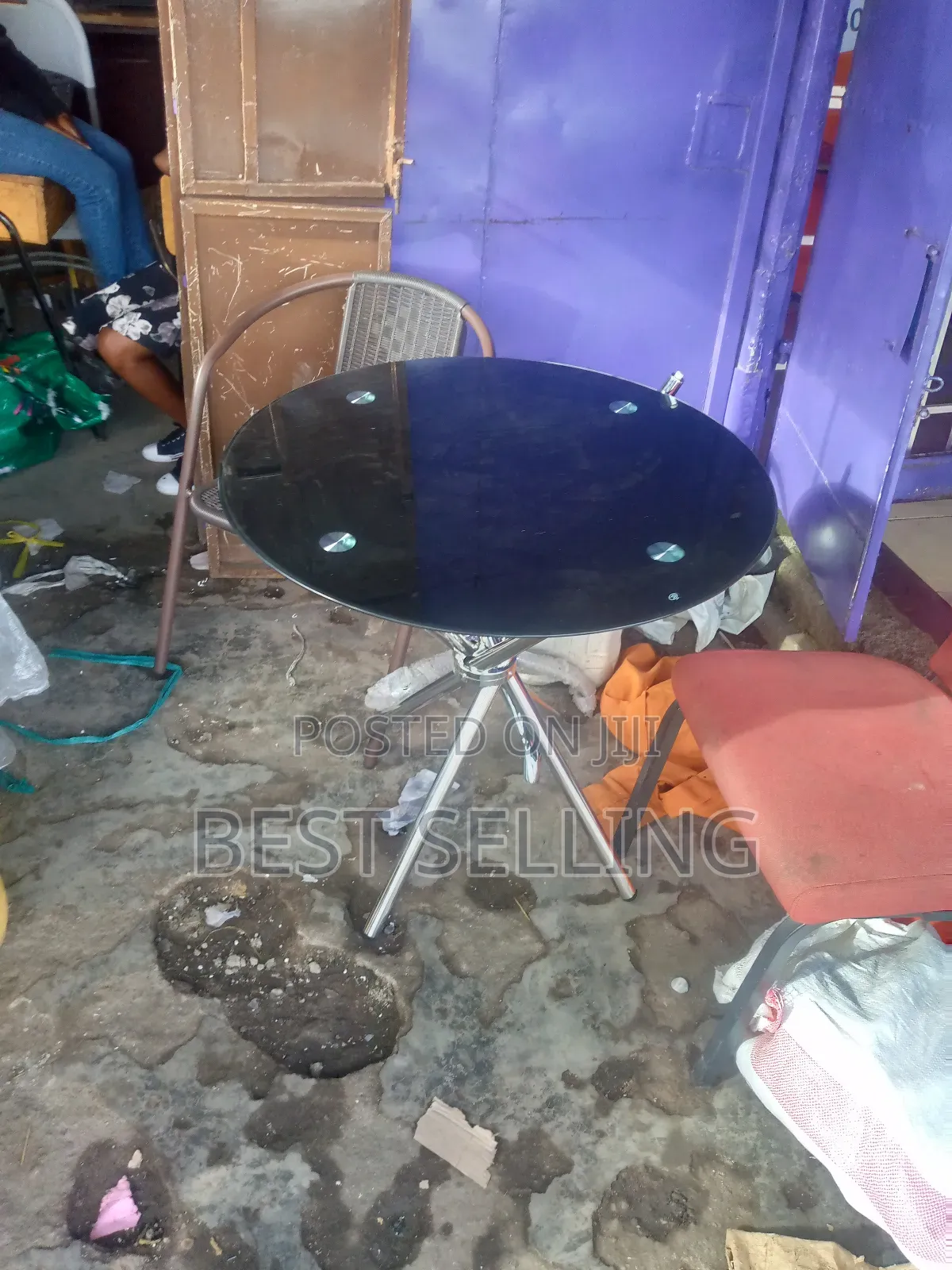 Black Top Glass Silver Stands Round Table