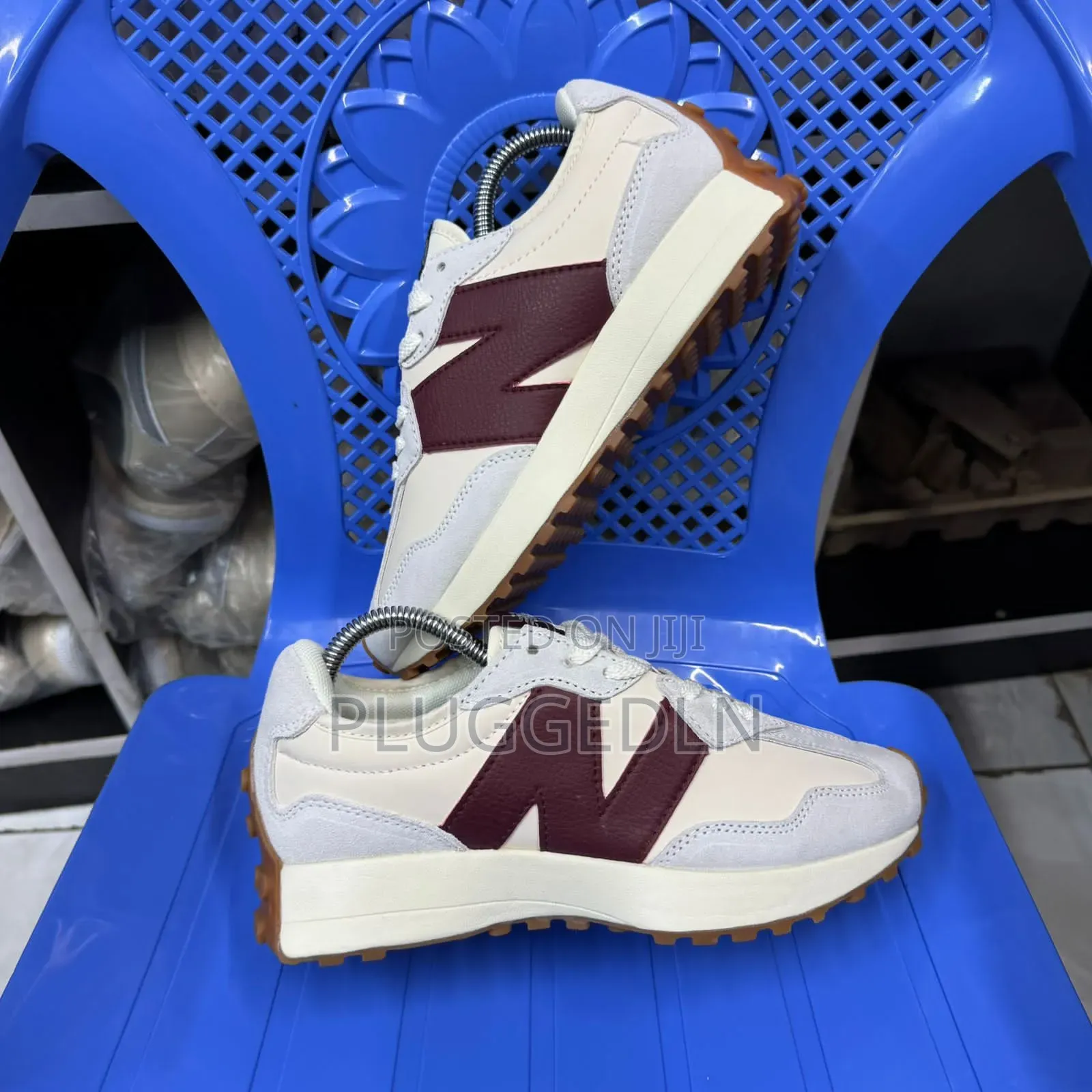 New Balance 327 Moonbeam Sneakers