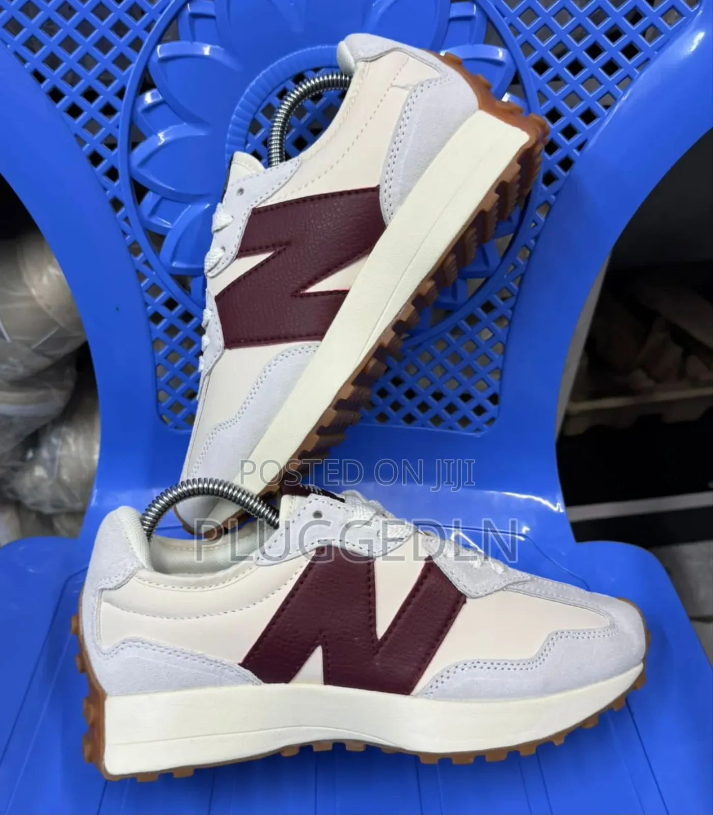 New Balance 327 Moonbeam Sneakers