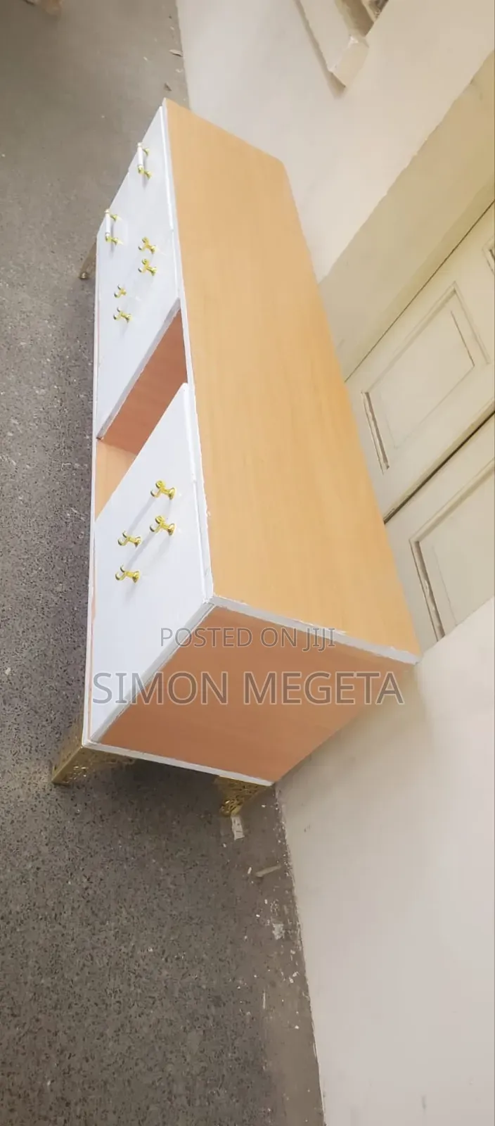 5.5 FTS With Laminate Board Executive Tv Stand