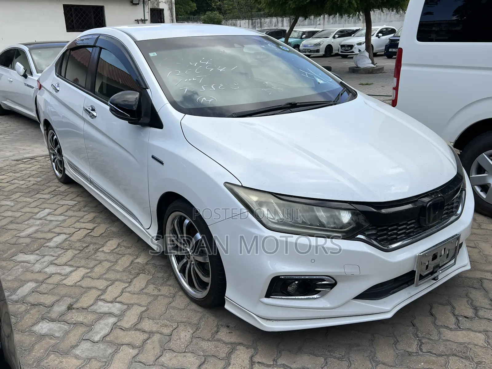 Honda Grace 2019 White