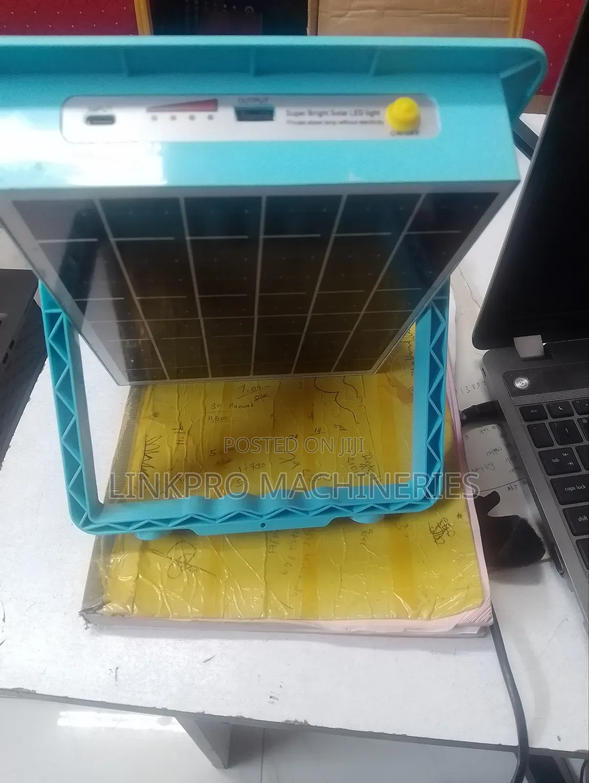 F15_1000 Both Solar and AC Rechargeable