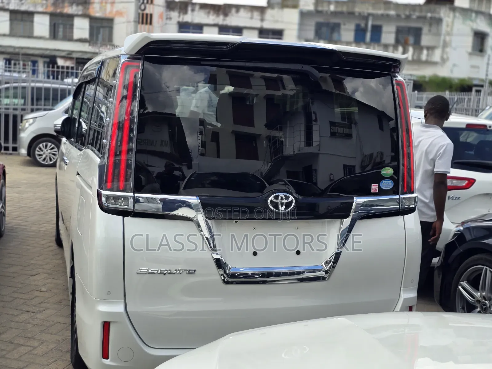 Toyota Esquire 2.0 FWD (7 seater) 2019 White