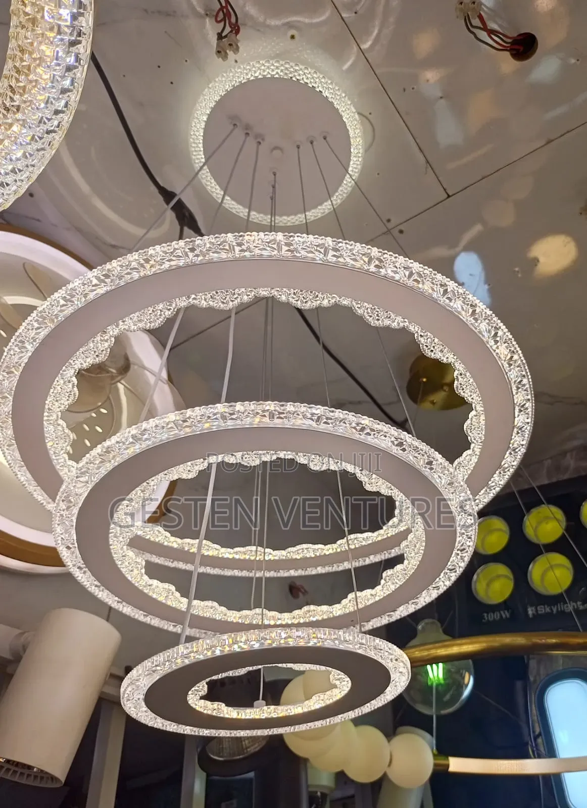 Luxurious Tri Colour Modern Multi-Ring Led Crystal Chandelier