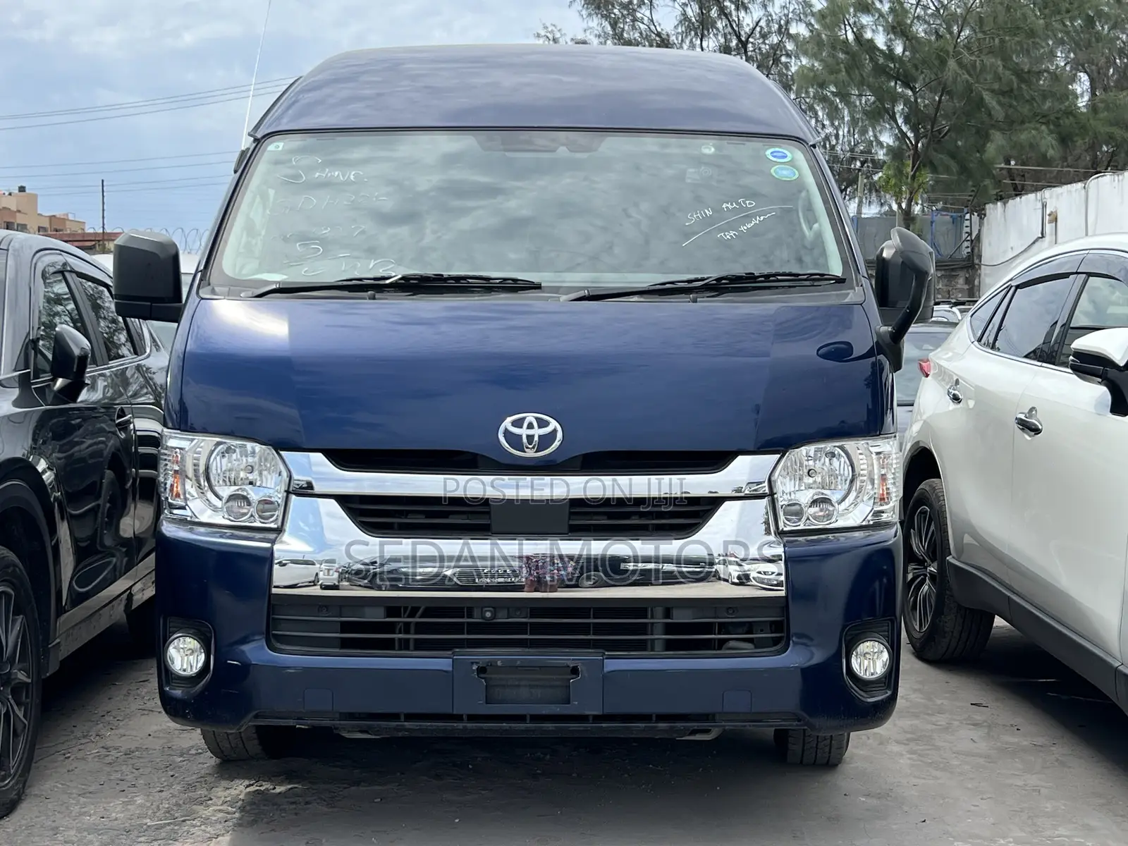 Toyota Grand HiAce 2019 Blue