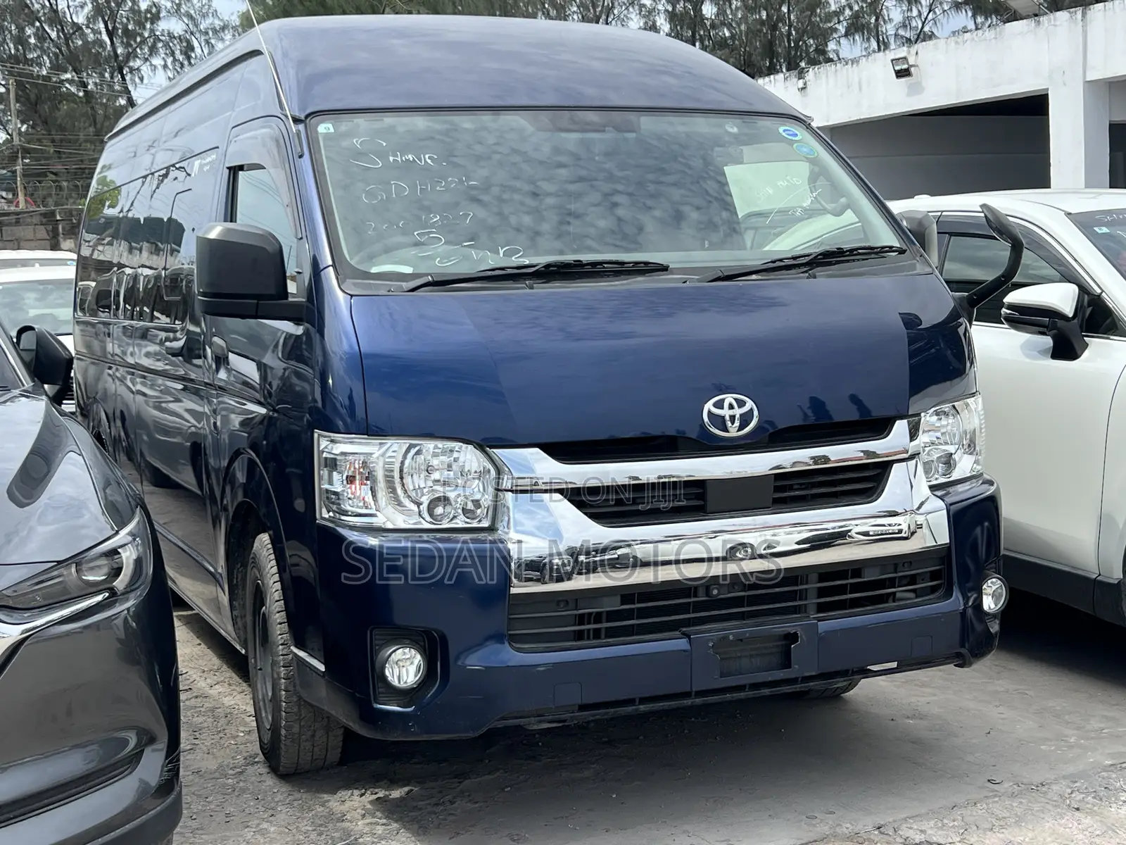 Toyota Grand HiAce 2019 Blue
