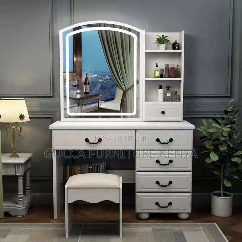 Minimalist Bedroom Vanity Dressing Table
