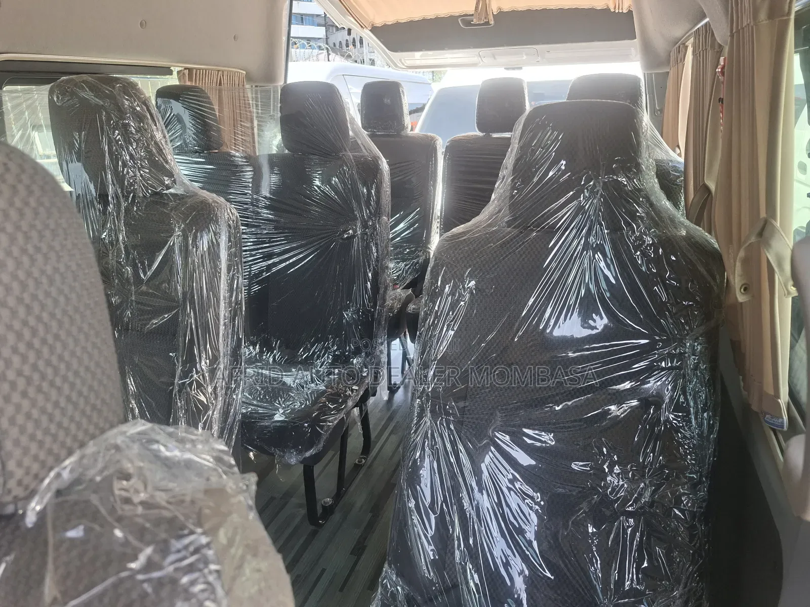 Nissan Caravan (Urvan) 2019 Silver