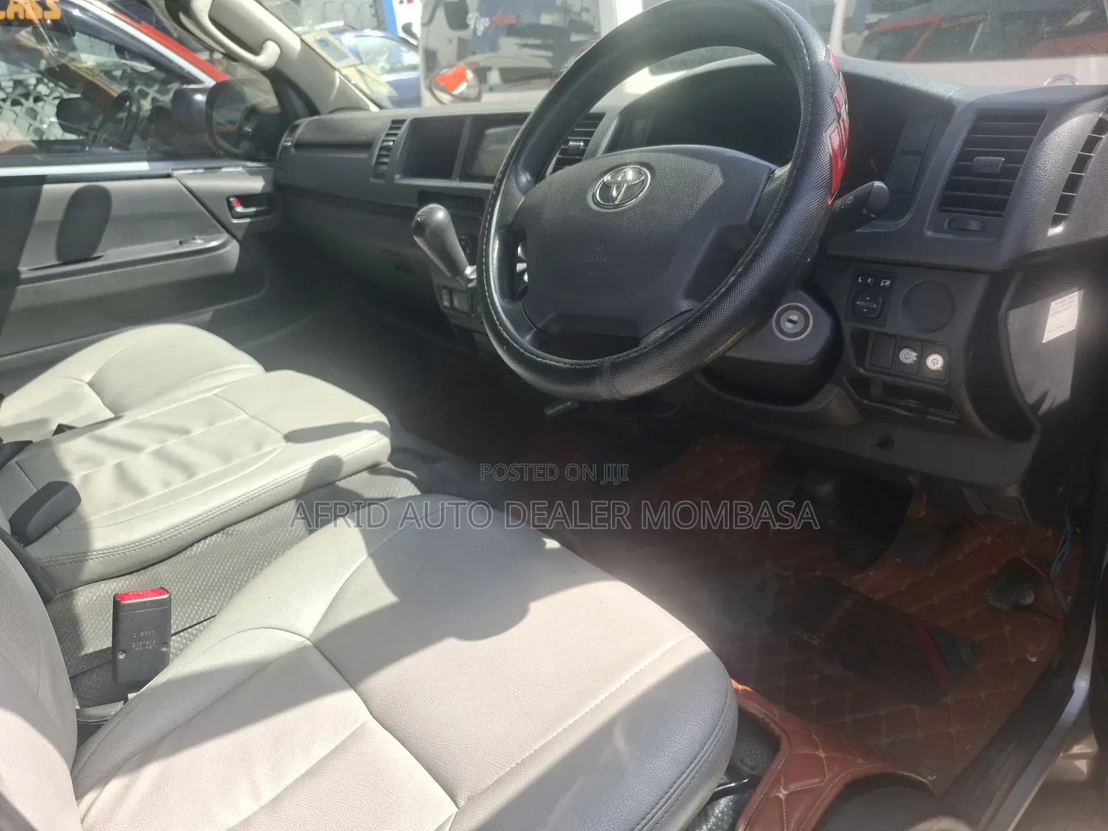 Toyota Grand HiAce 2018 Silver