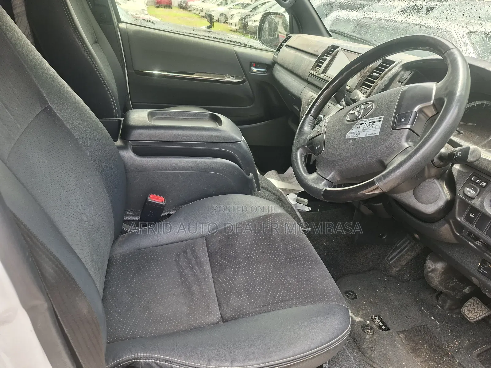 Toyota HiAce 2019 White
