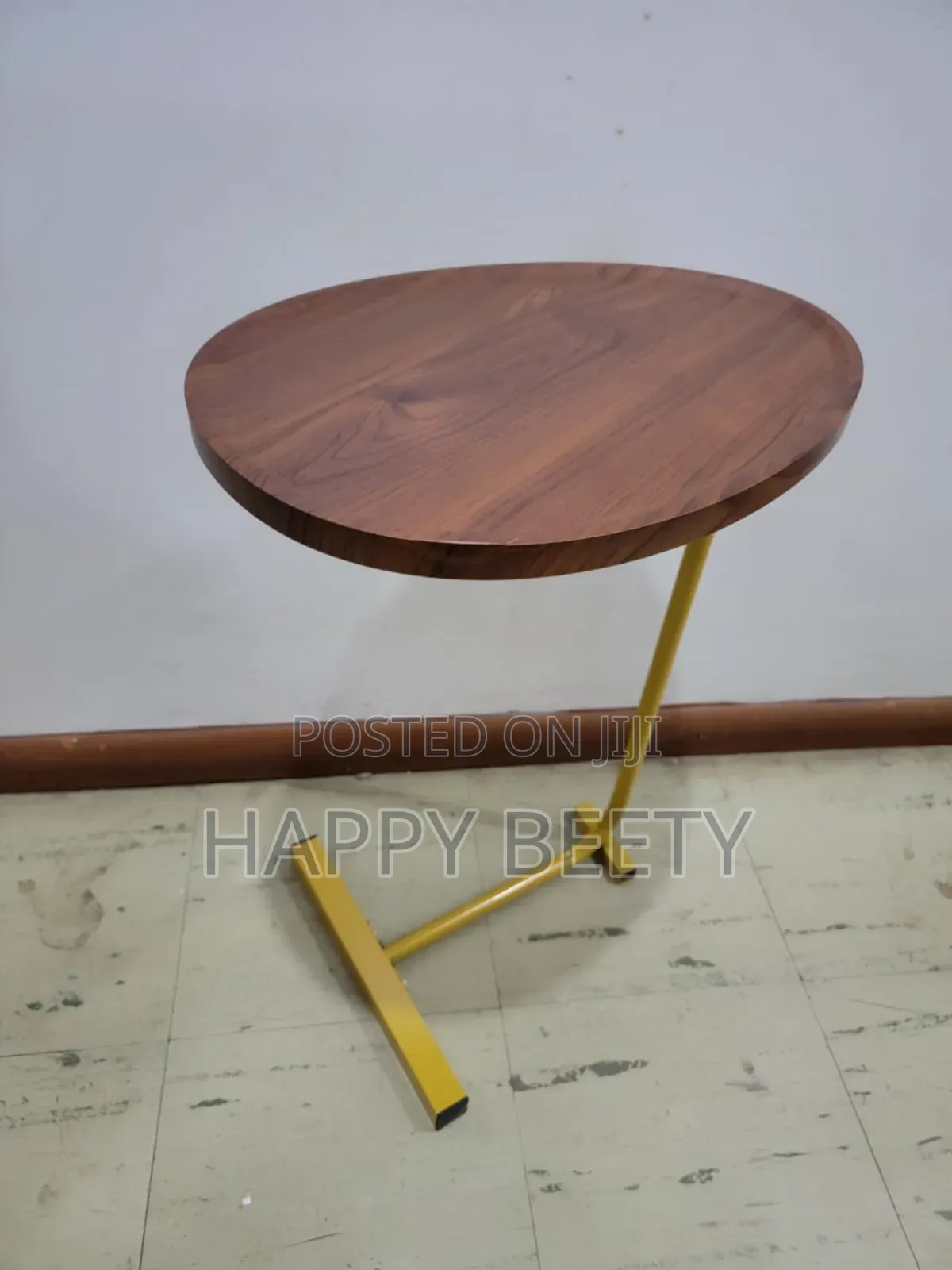 *Exquisite High Quality Oval Shaped Side Table