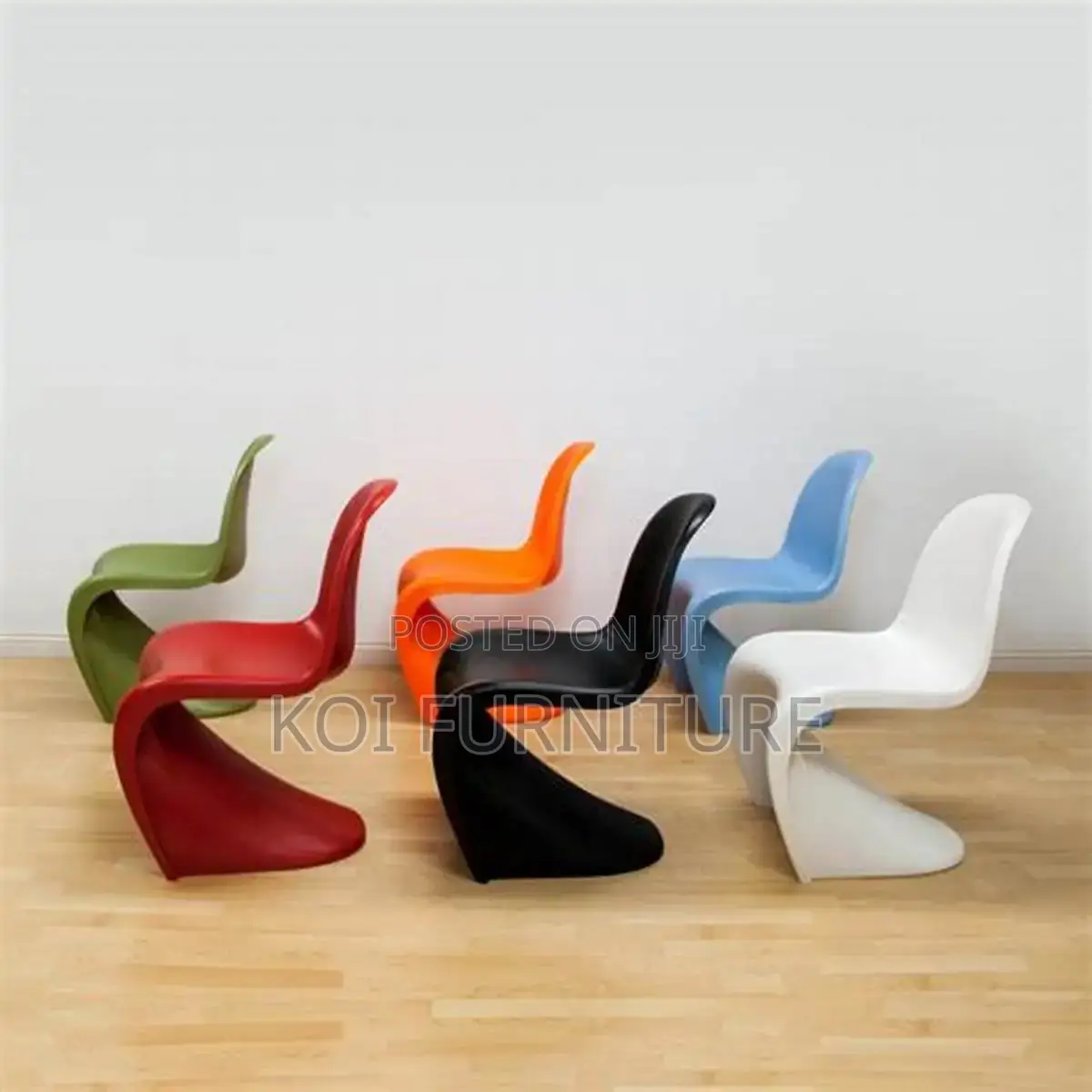 Dining Chairs; Verner Plastic Pantone Dining Chair