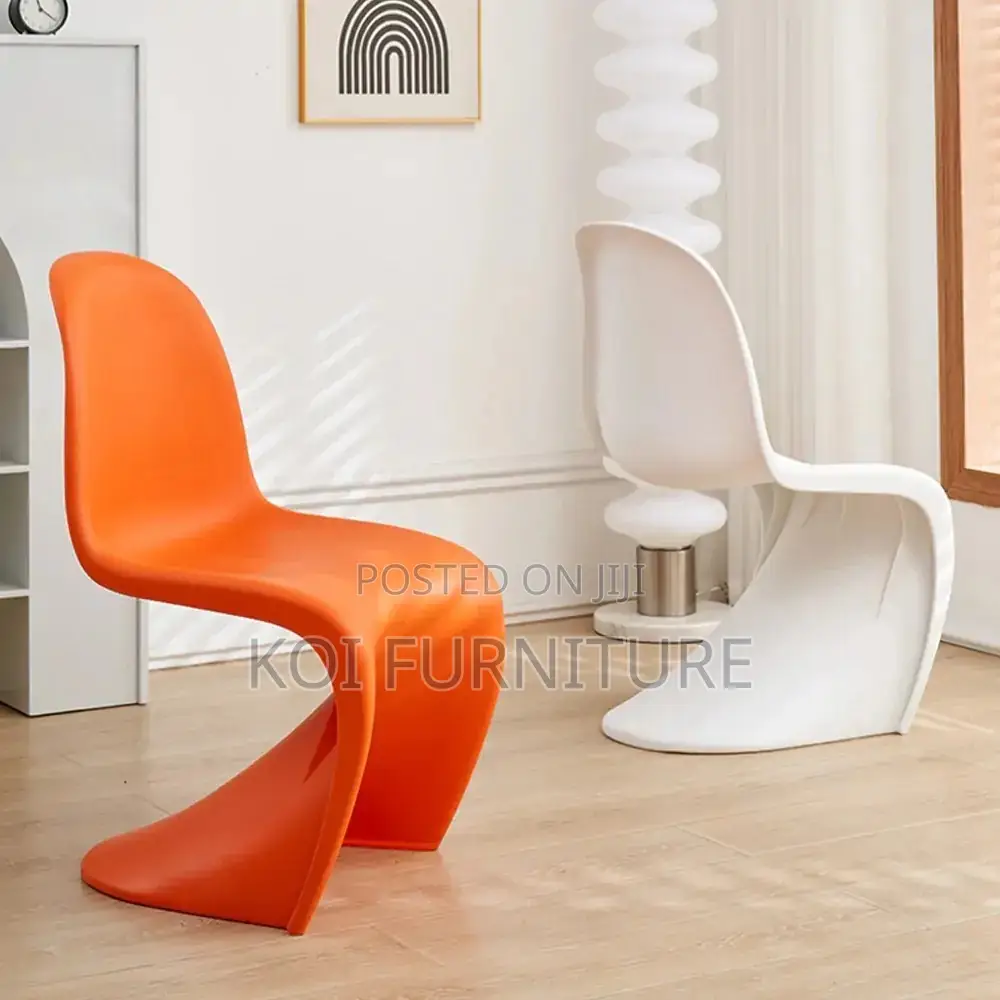 Dining Chairs; Verner Plastic Pantone Dining Chair