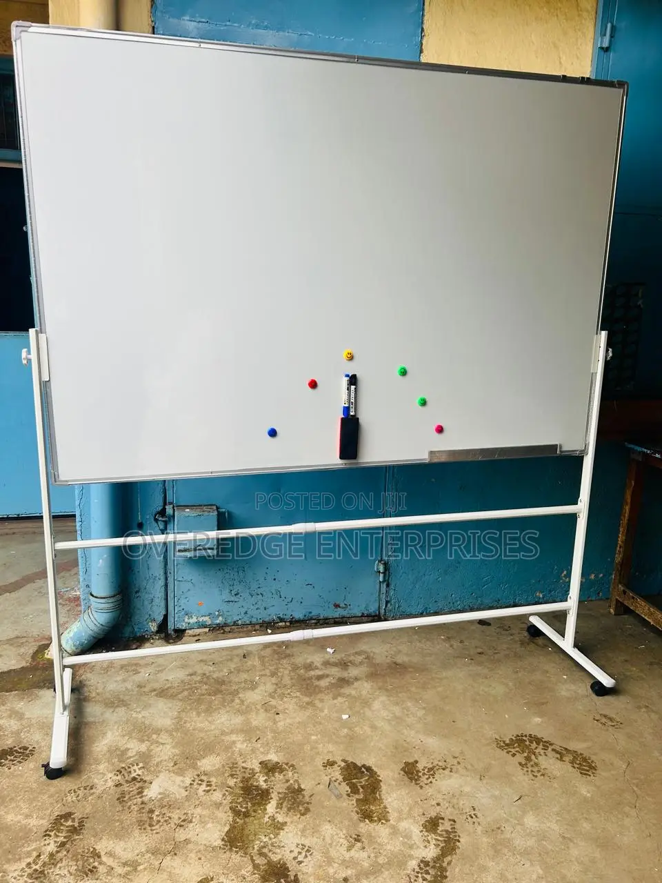 Board With Stand for Meeting Rooms