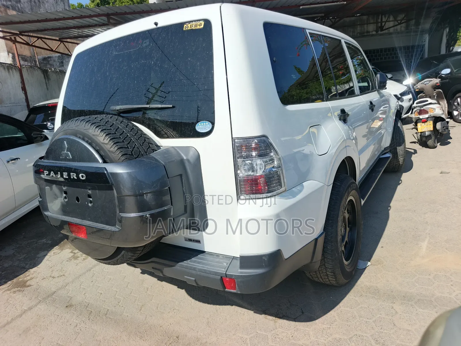 Mitsubishi Pajero V80 3.2 DI-D 2019 White