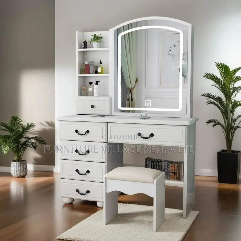 Dresser; Modern Dressing Table/Vanity With Mirror