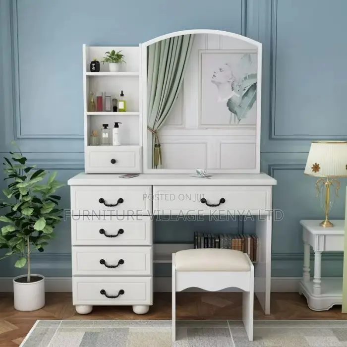 Dresser; Modern Dressing Table/Vanity With Mirror