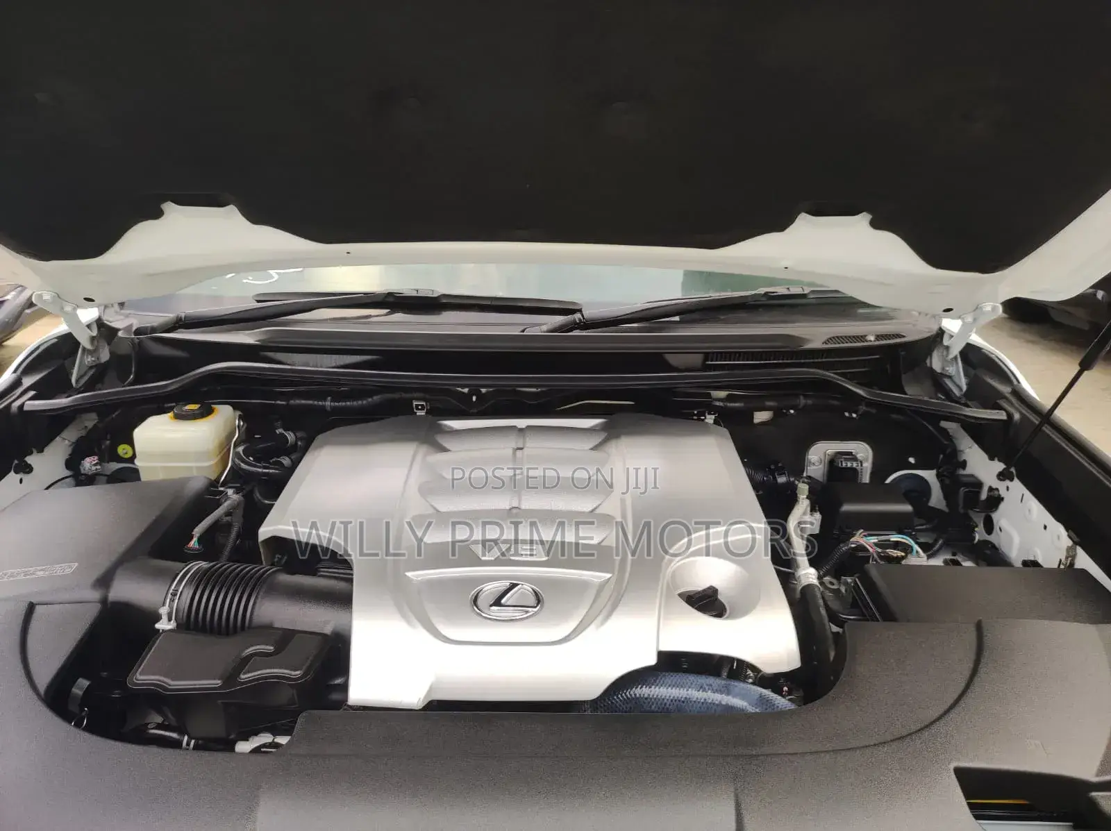Lexus LX 570 AWD 2019 White