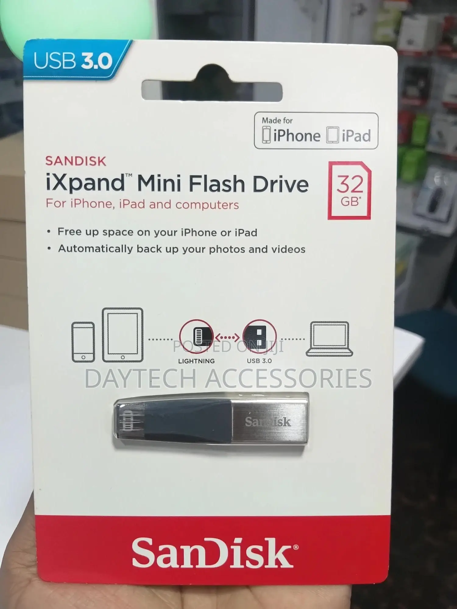 Sandisk Ixpand 32gb Mini Flash Drive for iPhone.