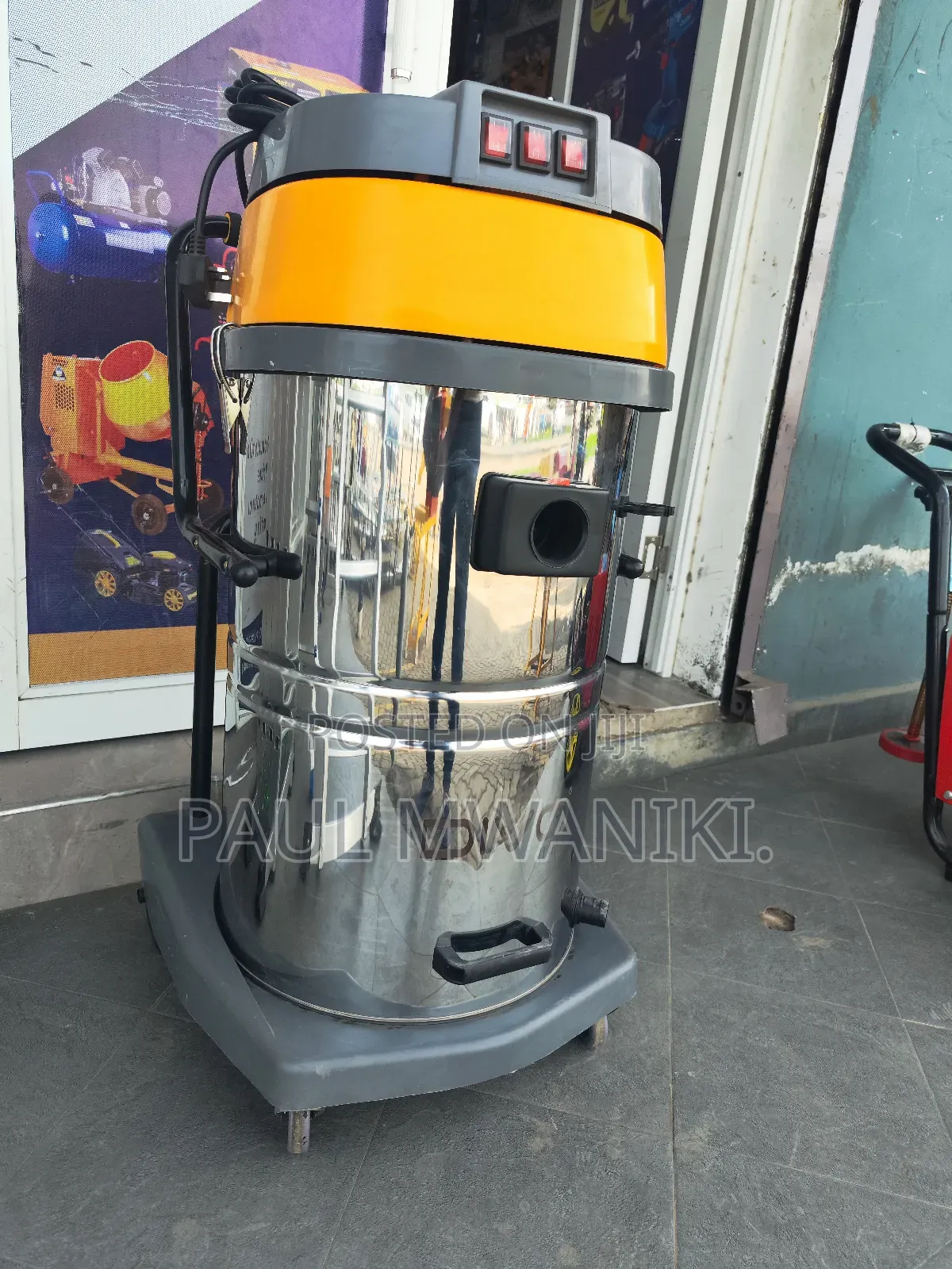 Divo Italy Wet And Dry Carpet Cleaner.