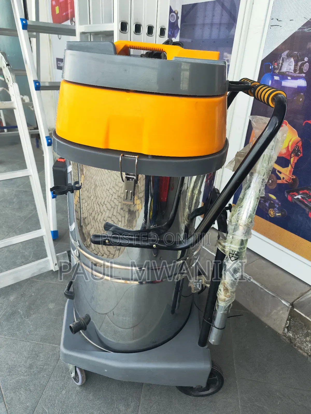 Divo Italy Wet And Dry Carpet Cleaner.