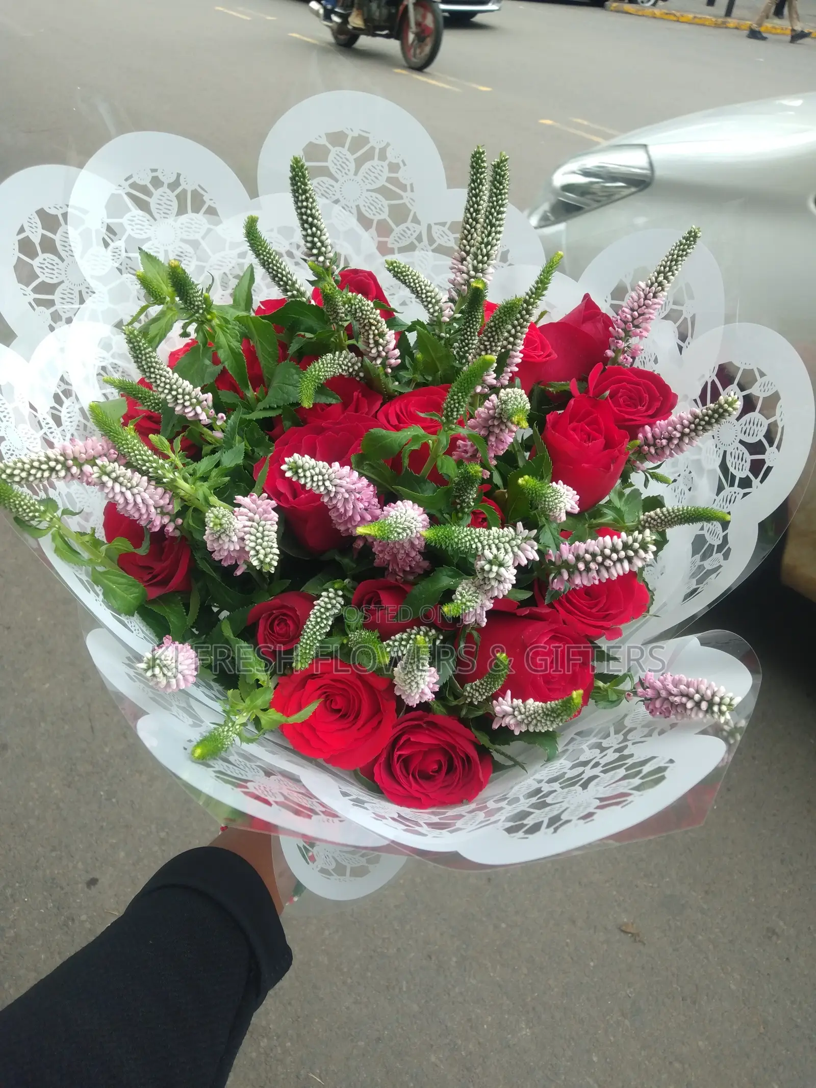Same Day Red Roses Mini Bouquet for 2000 - Fresh Flowers for Gifting