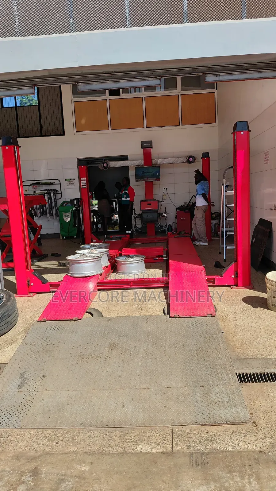 Wheel Alignment Machine Set With 4 Post Carlift Machine.