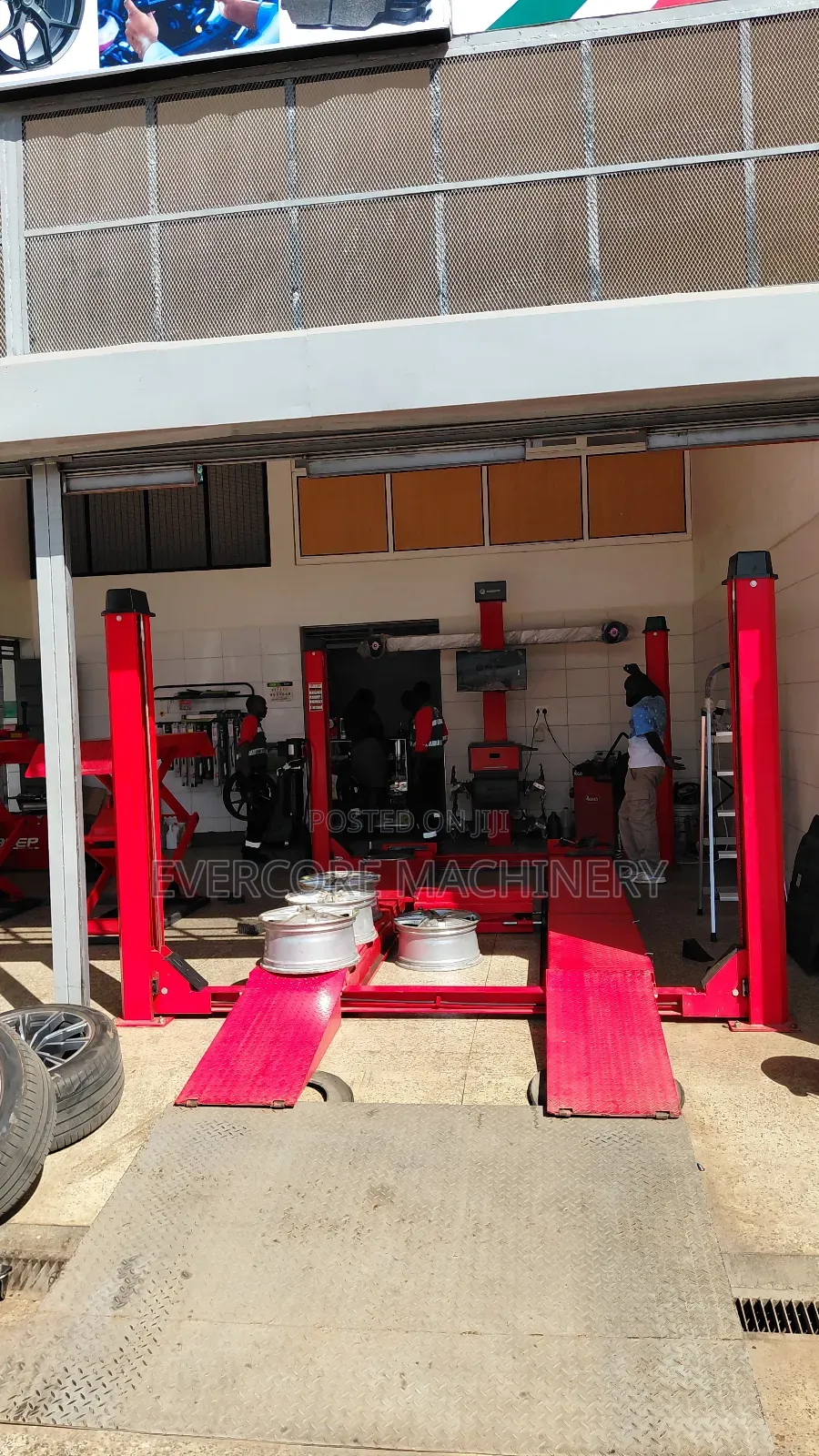 Wheel Alignment Machine Set With 4 Post Carlift Machine.