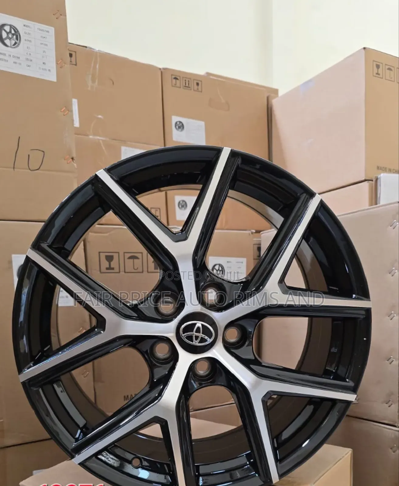 Size 18/5/114.3 Normal Black Silver