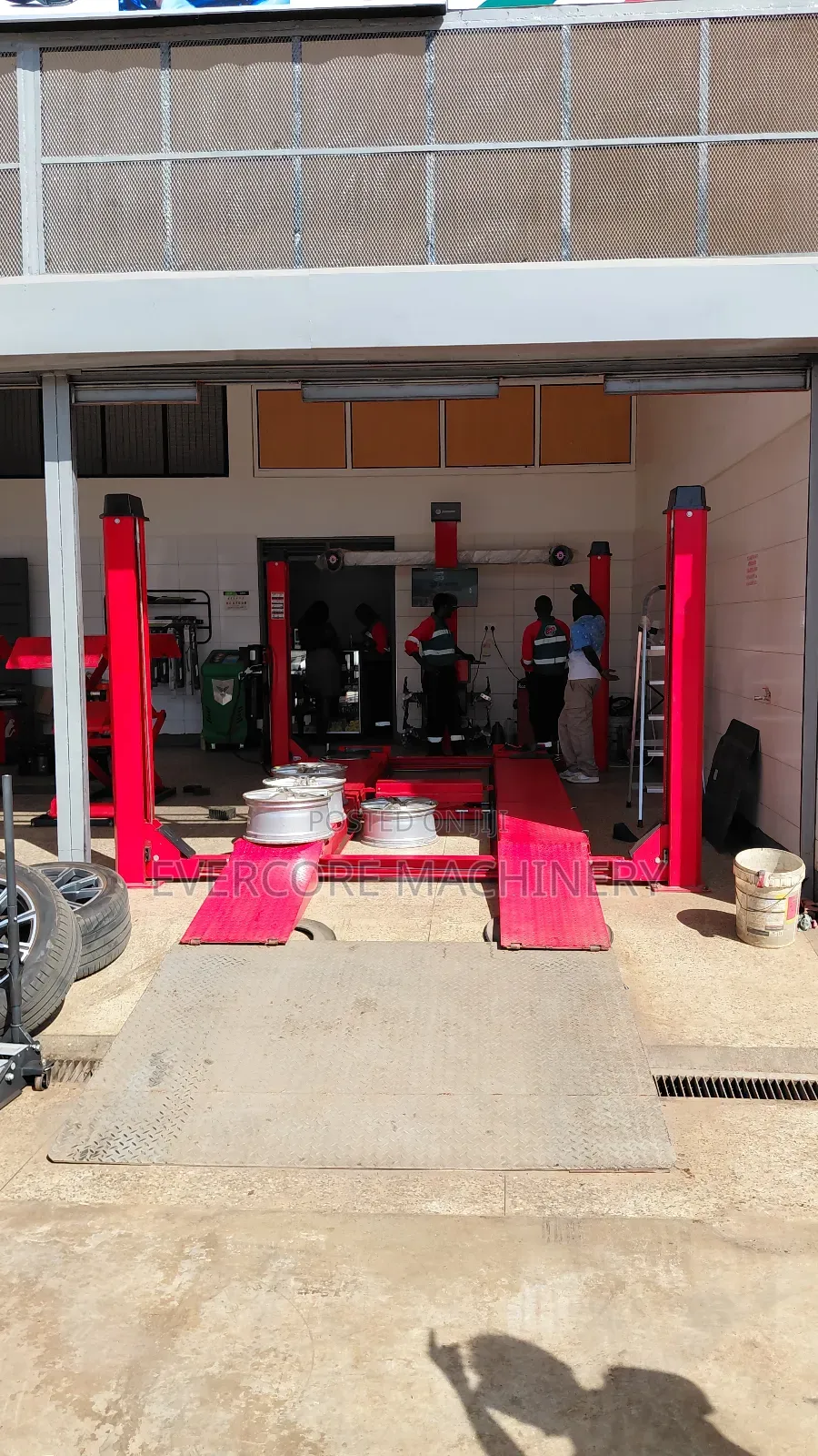 Heavy Duty 4 Post Vehicle Lifting Machine With 3d Wheel Alignment.