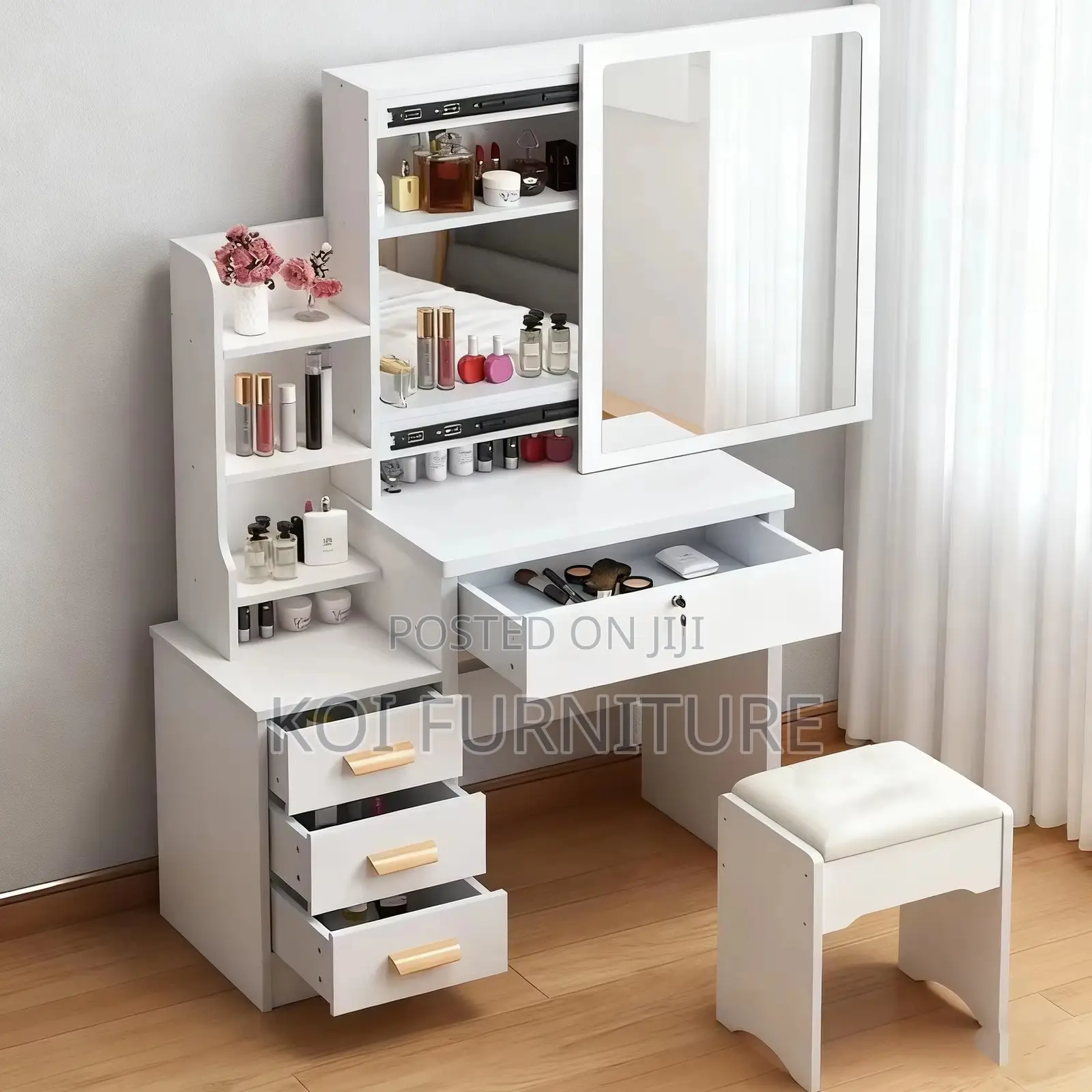 Dressers; Bedroom and Dressing Room Vanity Set Up
